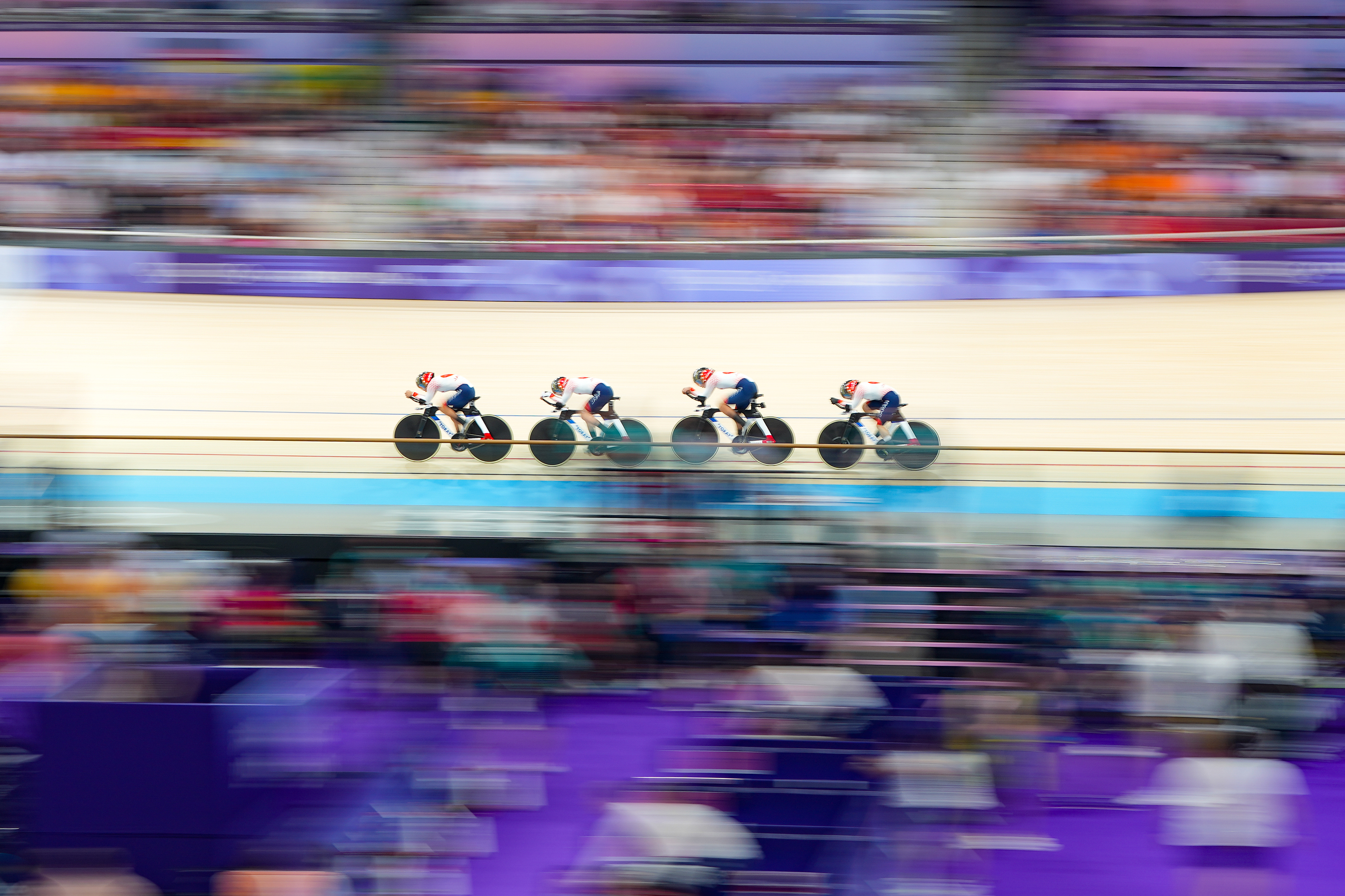 TEAM PURSUIT