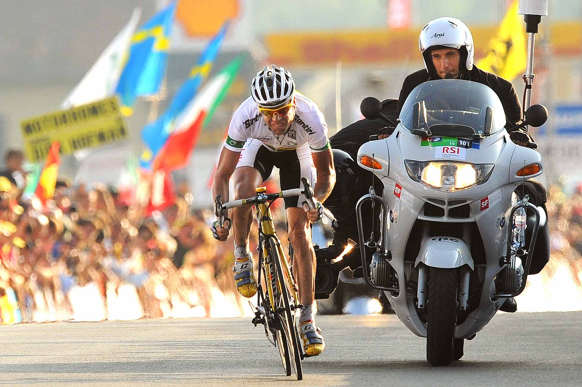 "Cycling : Road World Championships / Road Men Elite Arrival / Cadel EVANS (Aus) Celebration Joie Vreugde / 19 Laps (262,2 Km)/ Championat du Monde / Wereldkampioenschap / Hommes Mannen / Route Weg / WK WC / UCI / (c)Tim De Waele " (Photo by Tim de Waele/Corbis via Getty Images)