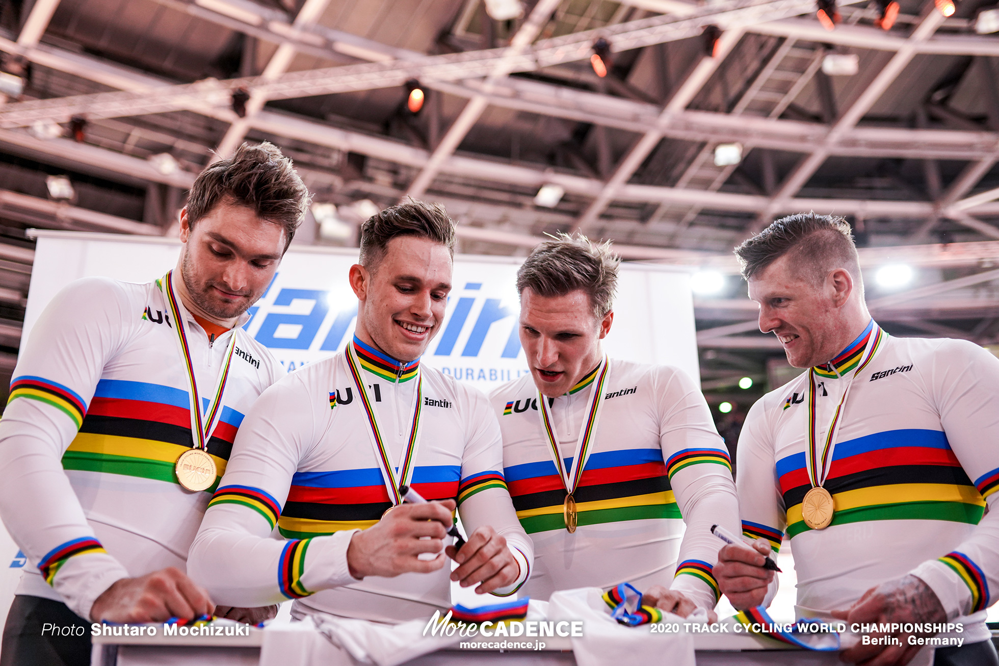 Final / Men's Team Sprint / 2020 Track Cycling World Championships /オランダ Netherlands/ ロイ・バンデンバーグ Roy van den Berg, ハリー・ラブレイセン Harrie Lavreysen, ジェフリー・ホーフラント Jeffrey Hoogland, マティエス・ブフリ Matthijs Buchli