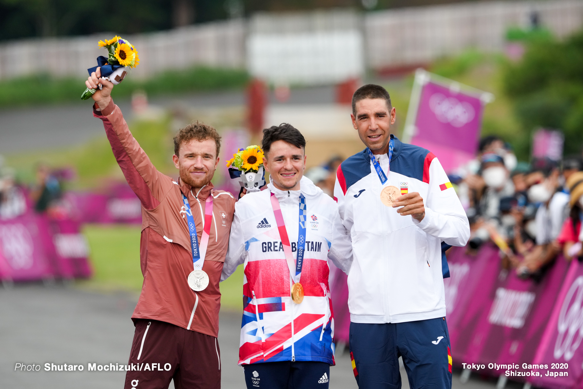 トーマス・ピドコック Thomas Pidcock (GBR), マティアス・フルッキガー Mathias Flueckiger (SUI), ダヴィド・バレロ David Valero Serrano (ESP), JULY 26, 2021 - Cycling : Men's Cross-country during the Tokyo 2020 Olympic Games at the Izu MTB Course in Shizuoka, Japan. (Photo by Shutaro Mochizuki/AFLO)