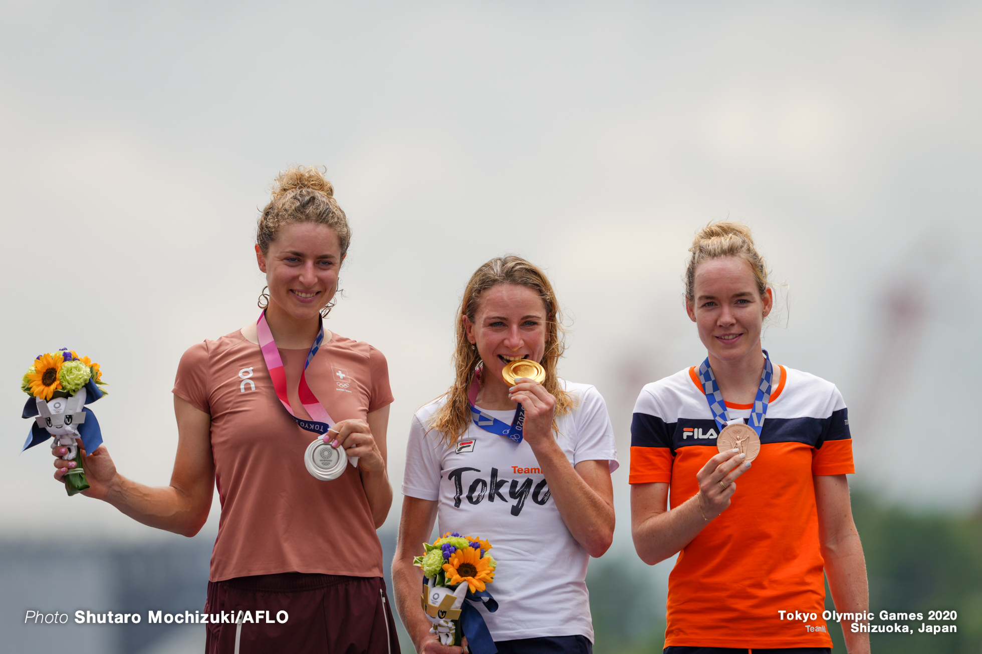 アンネミク・ファンフルテン Annemiek van der Breggen (NED), マーレン・レウッシャー Marlen Resser (SUI), アンナ・ファンデルブレッヘン Anna van der Breggen (NED), JULY 28, 2021 - Cycling : Women's Individual Time Trial during the Tokyo 2020 Olympic Games at the Izu MTB Course in Shizuoka, Japan. (Photo by Shutaro Mochizuki/AFLO)