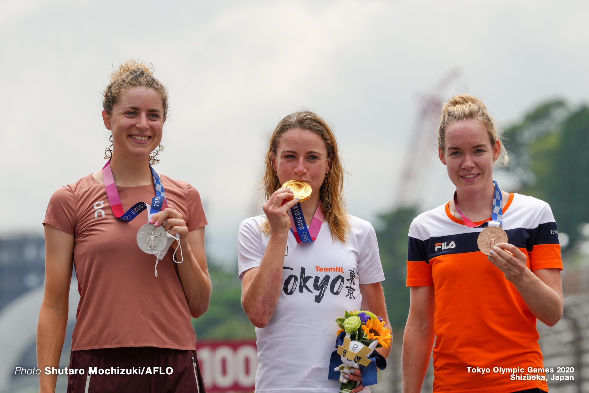 アンネミク・ファンフルテン Annemiek van Vleuten (NED), マーレン・レウッシャー Marlen Resser (SUI), アンナ・ファンデルブレッヘン Anna van der Breggen (NED), JULY 28, 2021 - Cycling : Women's Individual Time Trial during the Tokyo 2020 Olympic Games at the Izu MTB Course in Shizuoka, Japan. (Photo by Shutaro Mochizuki/AFLO)