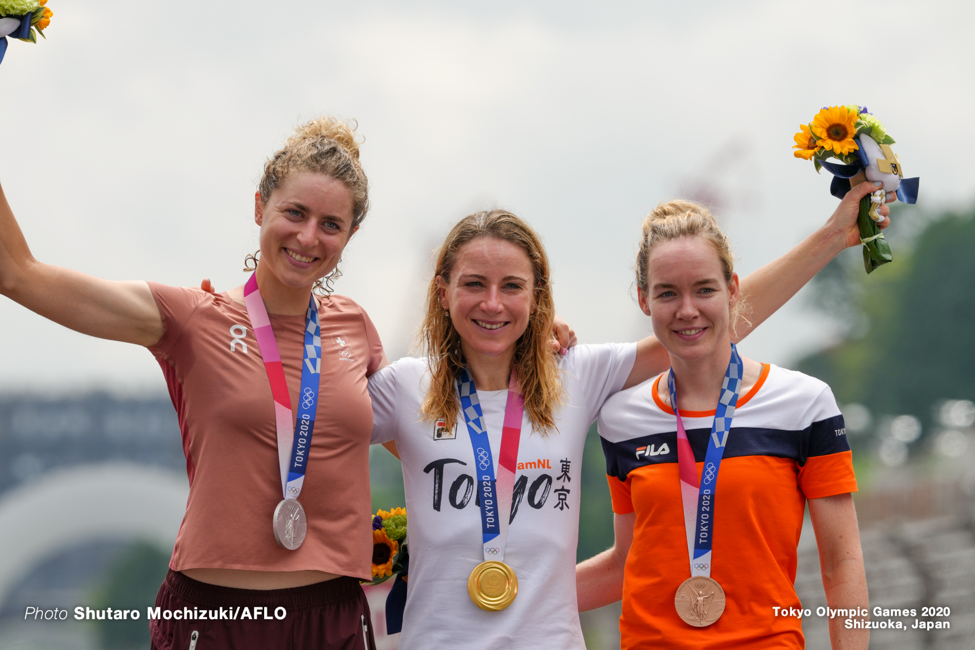 アンネミク・ファンフルテン Annemiek van Vleuten (NED), マーレン・レウッシャー Marlen Resser (SUI), アンナ・ファンデルブレッヘン Anna van der Breggen (NED), JULY 28, 2021 - Cycling : Women's Individual Time Trial during the Tokyo 2020 Olympic Games at the Izu MTB Course in Shizuoka, Japan. (Photo by Shutaro Mochizuki/AFLO)