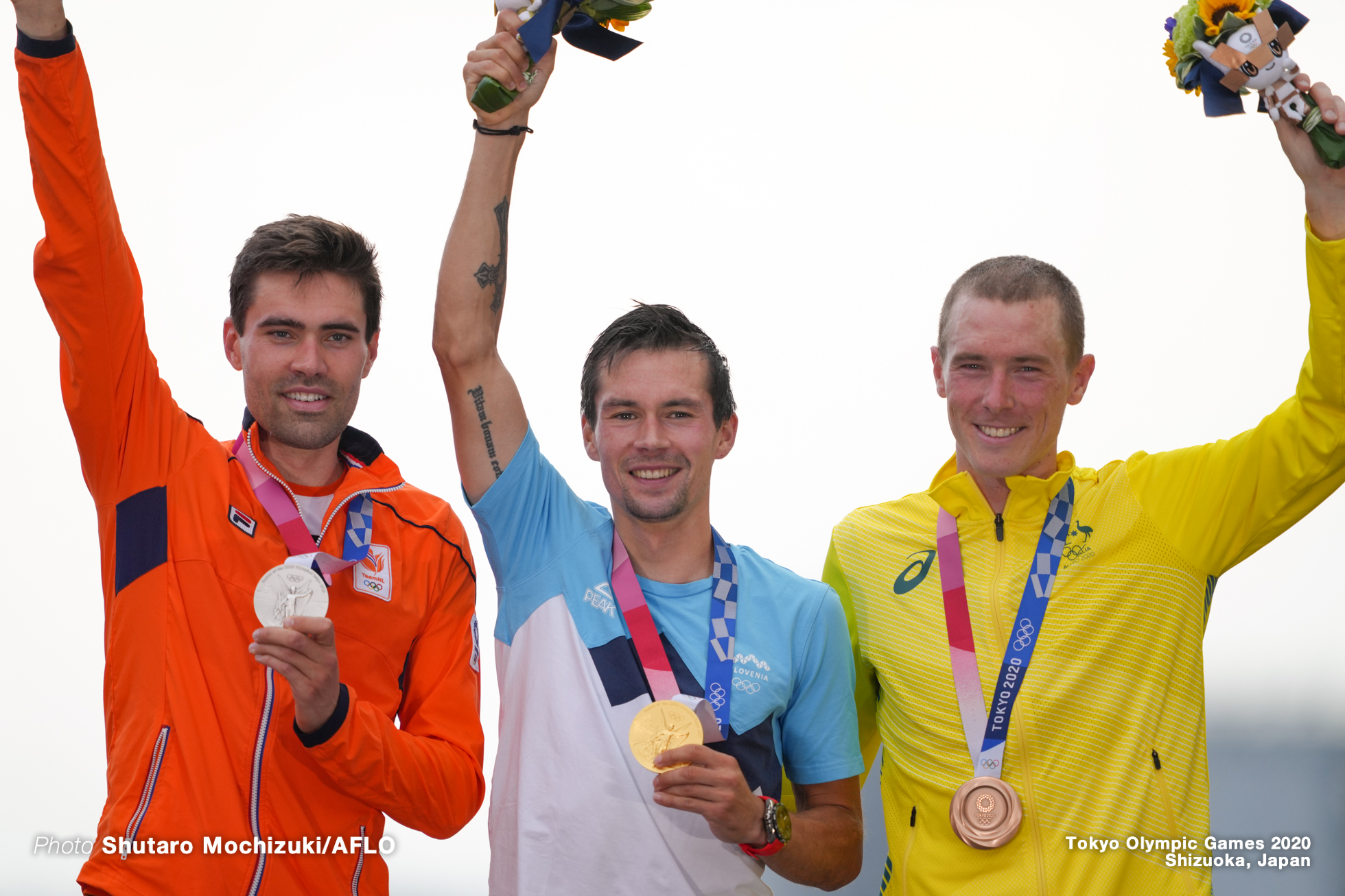 プリモシュ・ログリッチ Primoz Roglic (SLO), ローハン・デニス Rohan Dennis (AUS), トム・ドゥムラン Tom Dumoulin (NED), JULY 28, 2021 - Cycling : Men's Individual Time Trial during the Tokyo 2020 Olympic Games at the Izu MTB Course in Shizuoka, Japan. (Photo by Shutaro Mochizuki/AFLO)