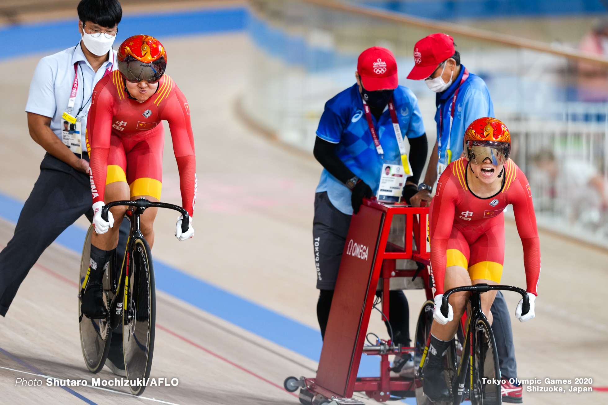 鮑珊菊 バオ・シャンジュー Bao Shanju (CHN), 鍾天使 ゾン・ティエンシー Zhong Tianshi (CHN), Women's Team Sprint final AUGUST 2, 2021 - Cycling : during the Tokyo 2020 Olympic Games at the Izu Velodrome in Shizuoka, Japan. (Photo by Shutaro Mochizuki/AFLO)