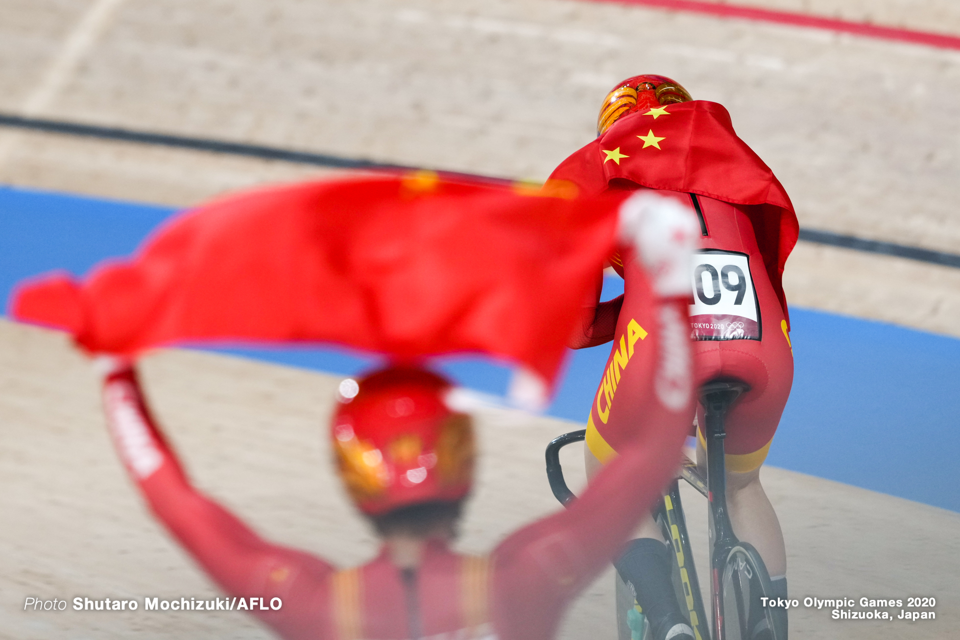 鮑珊菊 バオ・シャンジュー Bao Shanju (CHN), 鍾天使 ゾン・ティエンシー Zhong Tianshi (CHN), Women's Team Sprint final AUGUST 2, 2021 - Cycling : during the Tokyo 2020 Olympic Games at the Izu Velodrome in Shizuoka, Japan. (Photo by Shutaro Mochizuki/AFLO)