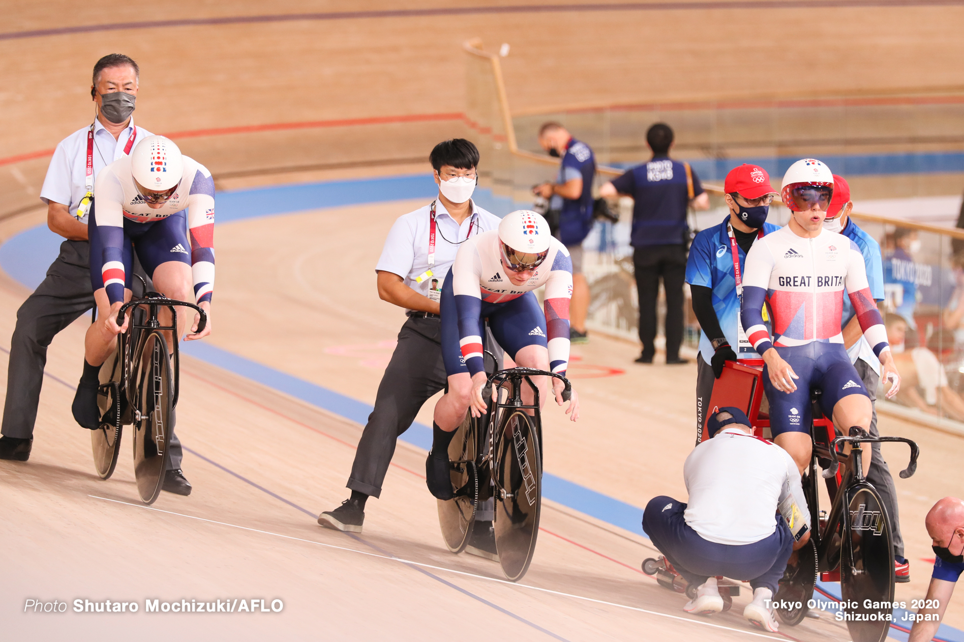 ライアン・オーウェンス Ryan Owens (GBR), ジャック・カーリン Jack Carlin (GBR), ジェイソン・ケニー Jason Kenny (GBR), Men's Team Sprint 1st Round AUGUST 3, 2021 - Cycling : during the Tokyo 2020 Olympic Games at the Izu Velodrome in Shizuoka, Japan. (Photo by Shutaro Mochizuki/AFLO)