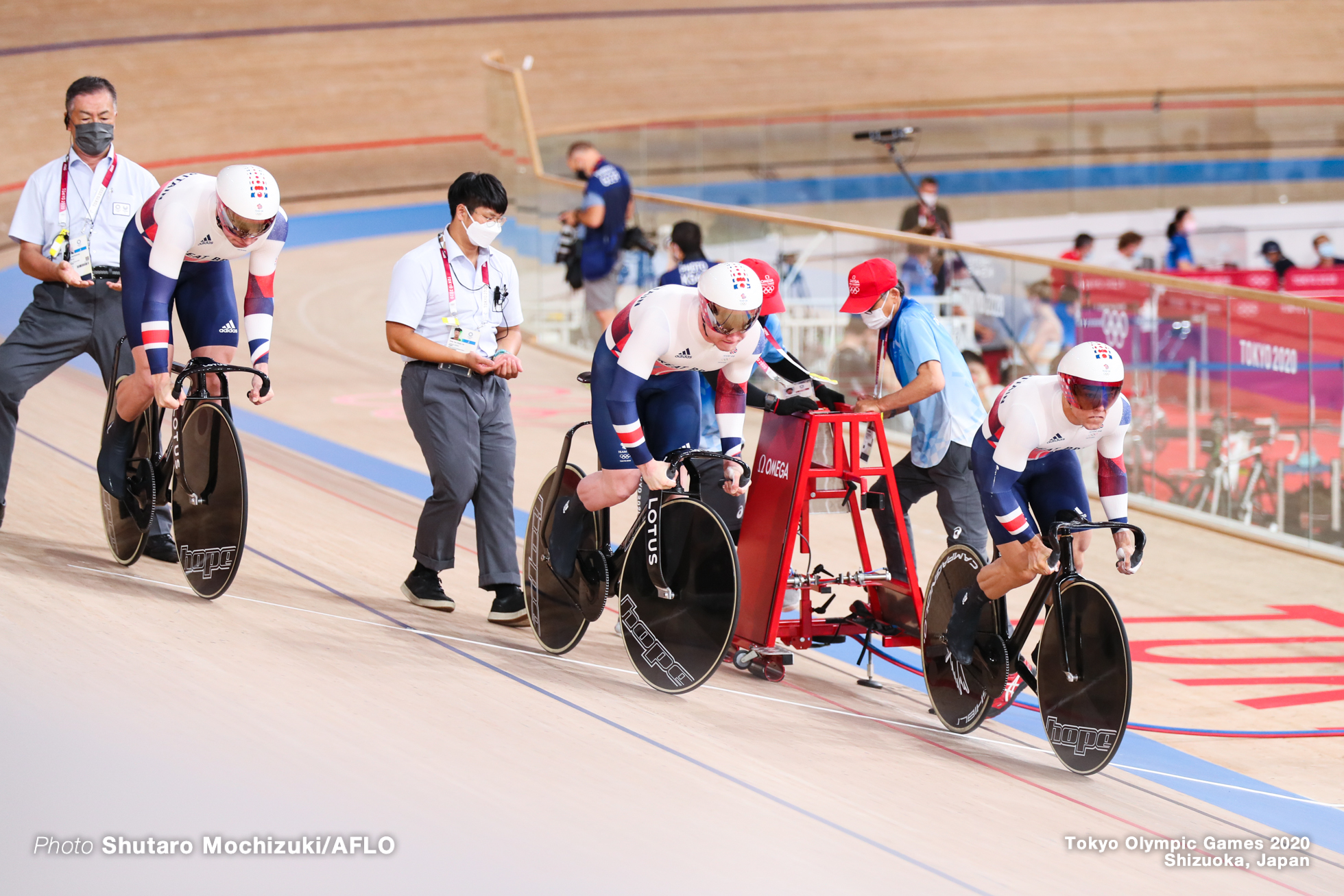 ライアン・オーウェンス Ryan Owens (GBR), ジャック・カーリン Jack Carlin (GBR), ジェイソン・ケニー Jason Kenny (GBR), Men's Team Sprint 1st Round AUGUST 3, 2021 - Cycling : during the Tokyo 2020 Olympic Games at the Izu Velodrome in Shizuoka, Japan. (Photo by Shutaro Mochizuki/AFLO)