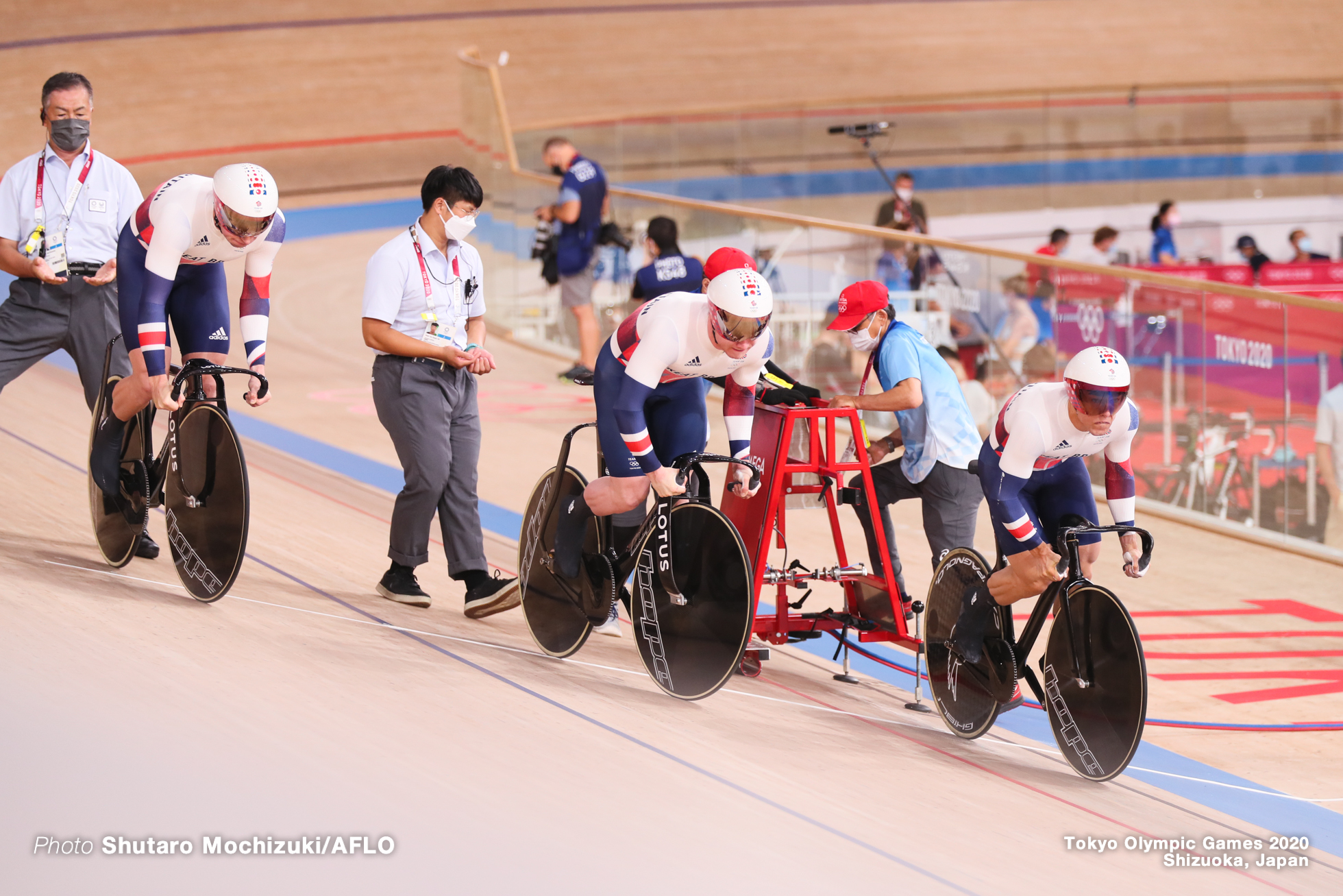 ライアン・オーウェンス Ryan Owens (GBR), ジャック・カーリン Jack Carlin (GBR), ジェイソン・ケニー Jason Kenny (GBR), Men's Team Sprint 1st Round AUGUST 3, 2021 - Cycling : during the Tokyo 2020 Olympic Games at the Izu Velodrome in Shizuoka, Japan. (Photo by Shutaro Mochizuki/AFLO)