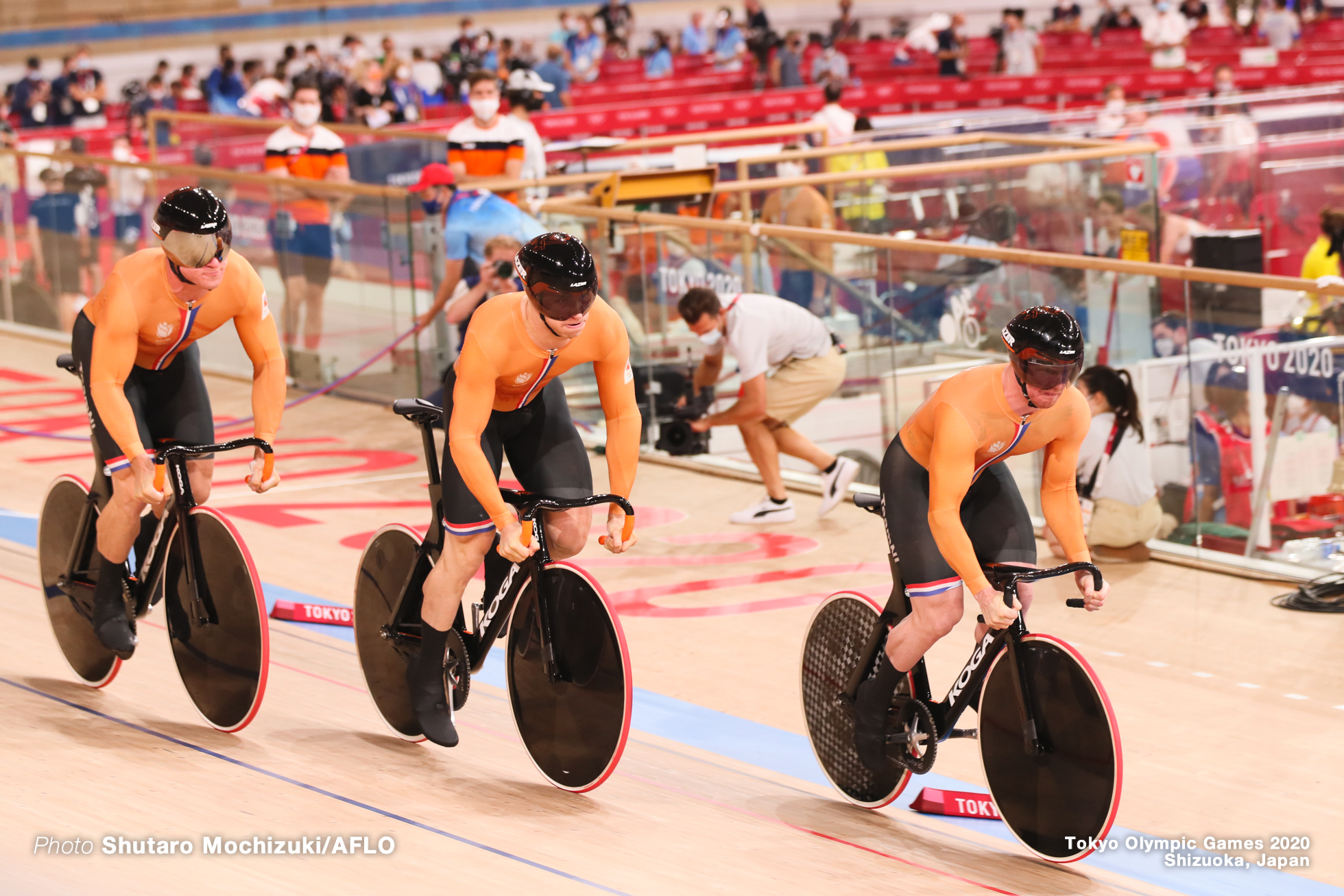 ロイ・バンデンバーグ Roy van den Berg (NED), ハリー・ラブレイセン Harrie Lavreysen (NED), ジュフリー・ホーフラント Jeffrey Hoogland (NED), Men's Team Sprint 1st Round AUGUST 3, 2021 - Cycling : during the Tokyo 2020 Olympic Games at the Izu Velodrome in Shizuoka, Japan. (Photo by Shutaro Mochizuki/AFLO)