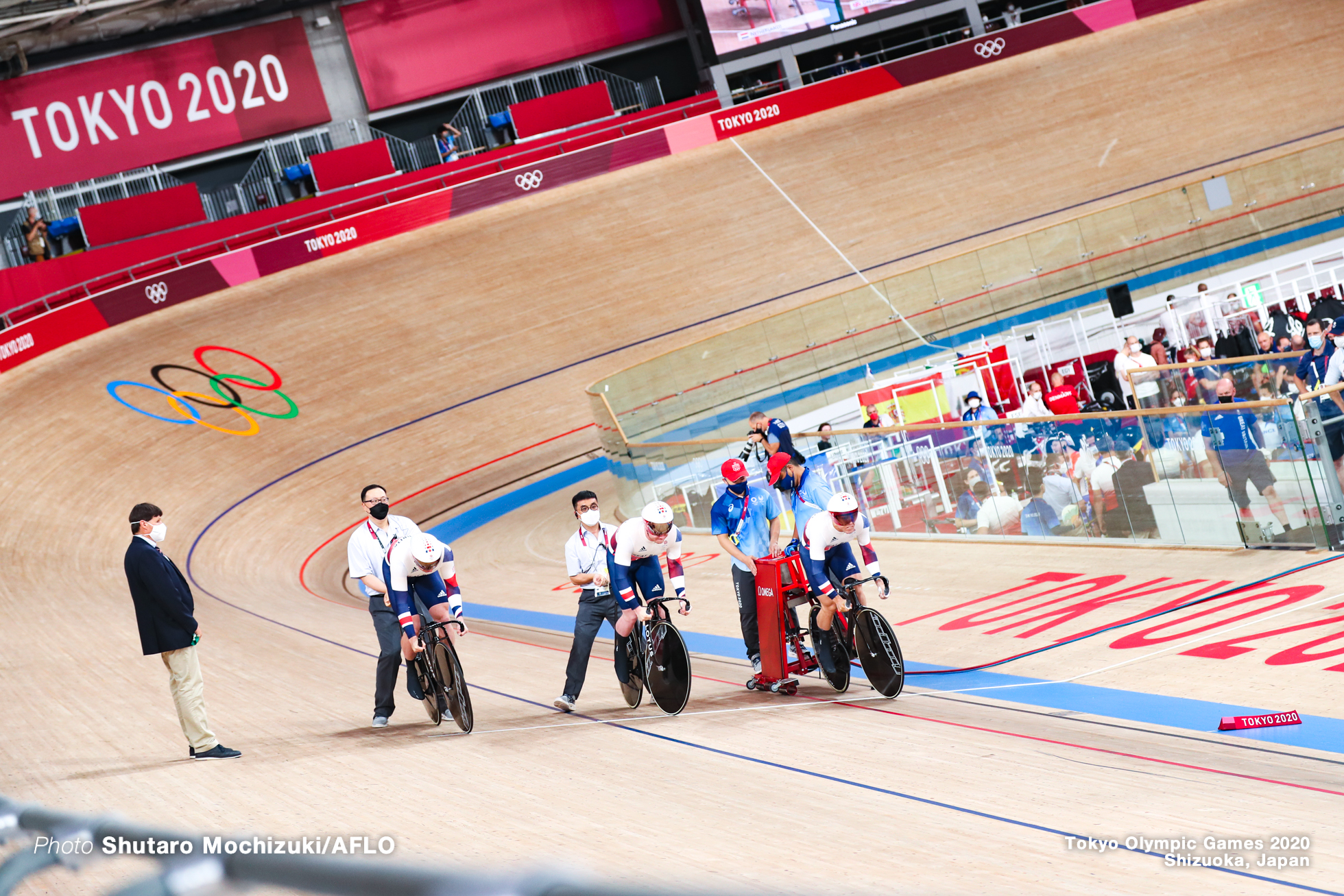 ライアン・オーウェンス Ryan Owens (GBR), ジャック・カーリン Jack Carlin (GBR), ジェイソン・ケニー Jason Kenny (GBR), Men's Team Sprint Final AUGUST 3, 2021 - Cycling : during the Tokyo 2020 Olympic Games at the Izu Velodrome in Shizuoka, Japan. (Photo by Shutaro Mochizuki/AFLO)