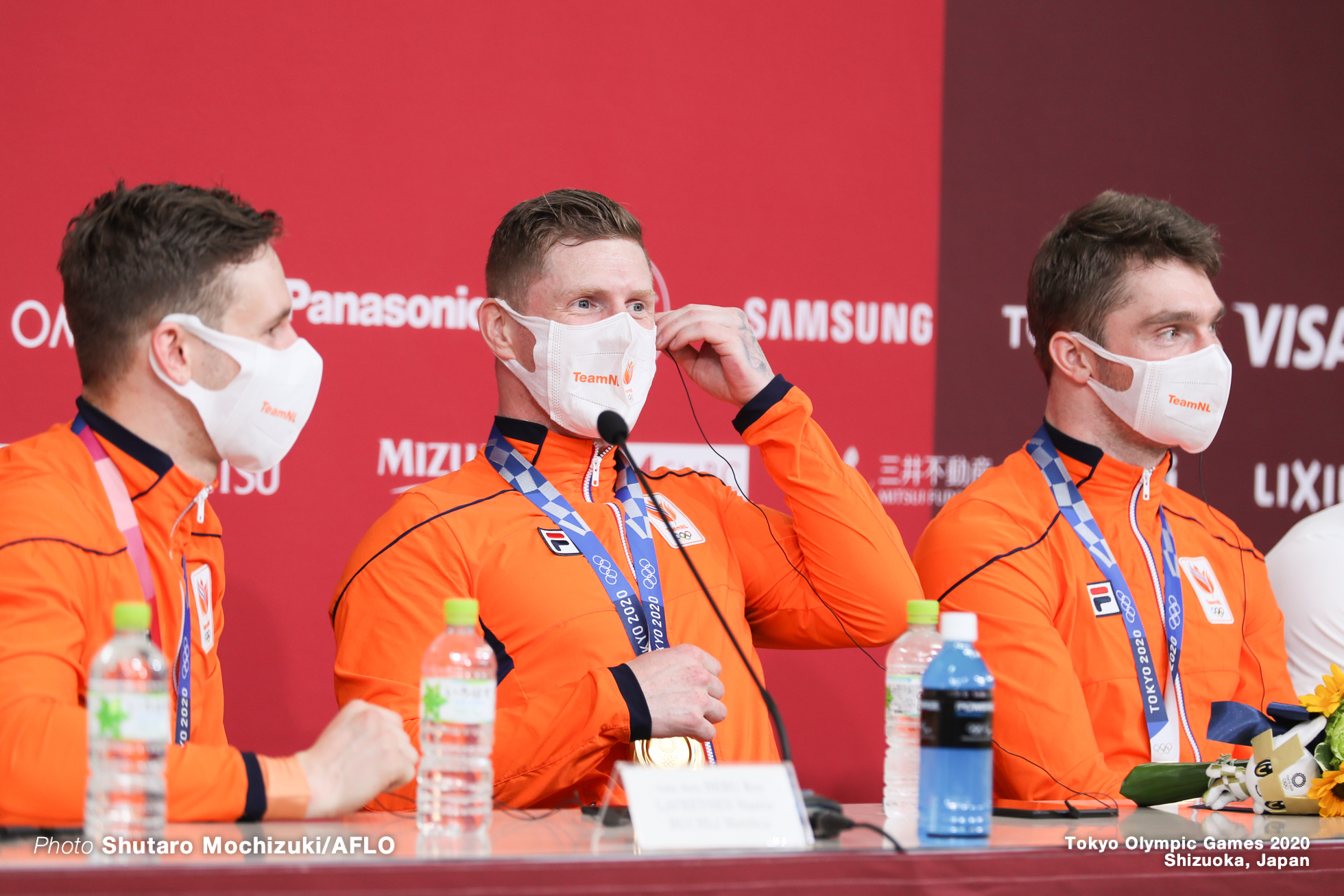 マティエス・ブフリ Buchli Matthijs (NED),ロイ・バンデンバーグ Roy van den Berg (NED), ハリー・ラブレイセン Harrie Lavreysen (NED), Men's Team Sprint Final AUGUST 3, 2021 - Cycling : during the Tokyo 2020 Olympic Games at the Izu Velodrome in Shizuoka, Japan. (Photo by Shutaro Mochizuki/AFLO)