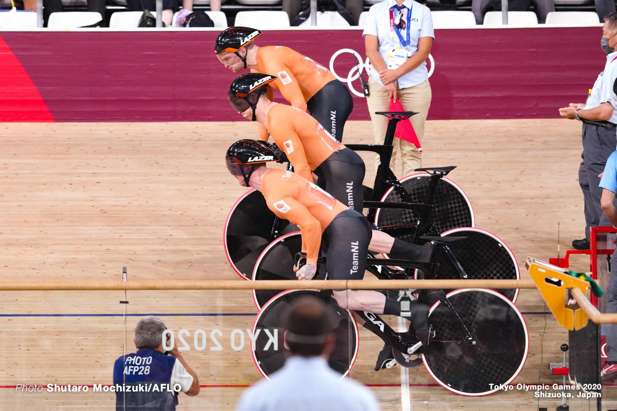 ロイ・バンデンバーグ Roy van den Berg (NED), ハリー・ラブレイセン Harrie Lavreysen (NED), マティエス・ブフリ Buchli Matthijs (NED),Men's Team Sprint Qualifying AUGUST 3, 2021 - Cycling : during the Tokyo 2020 Olympic Games at the Izu Velodrome in Shizuoka, Japan. (Photo by Shutaro Mochizuki/AFLO)