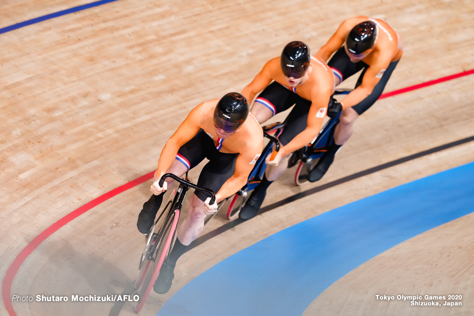 ロイ・バンデンバーグ Roy van den Berg (NED), ハリー・ラブレイセン Harrie Lavreysen (NED), マティエス・ブフリ Buchli Matthijs (NED),Men's Team Sprint Qualifying AUGUST 3, 2021 - Cycling : during the Tokyo 2020 Olympic Games at the Izu Velodrome in Shizuoka, Japan. (Photo by Shutaro Mochizuki/AFLO)