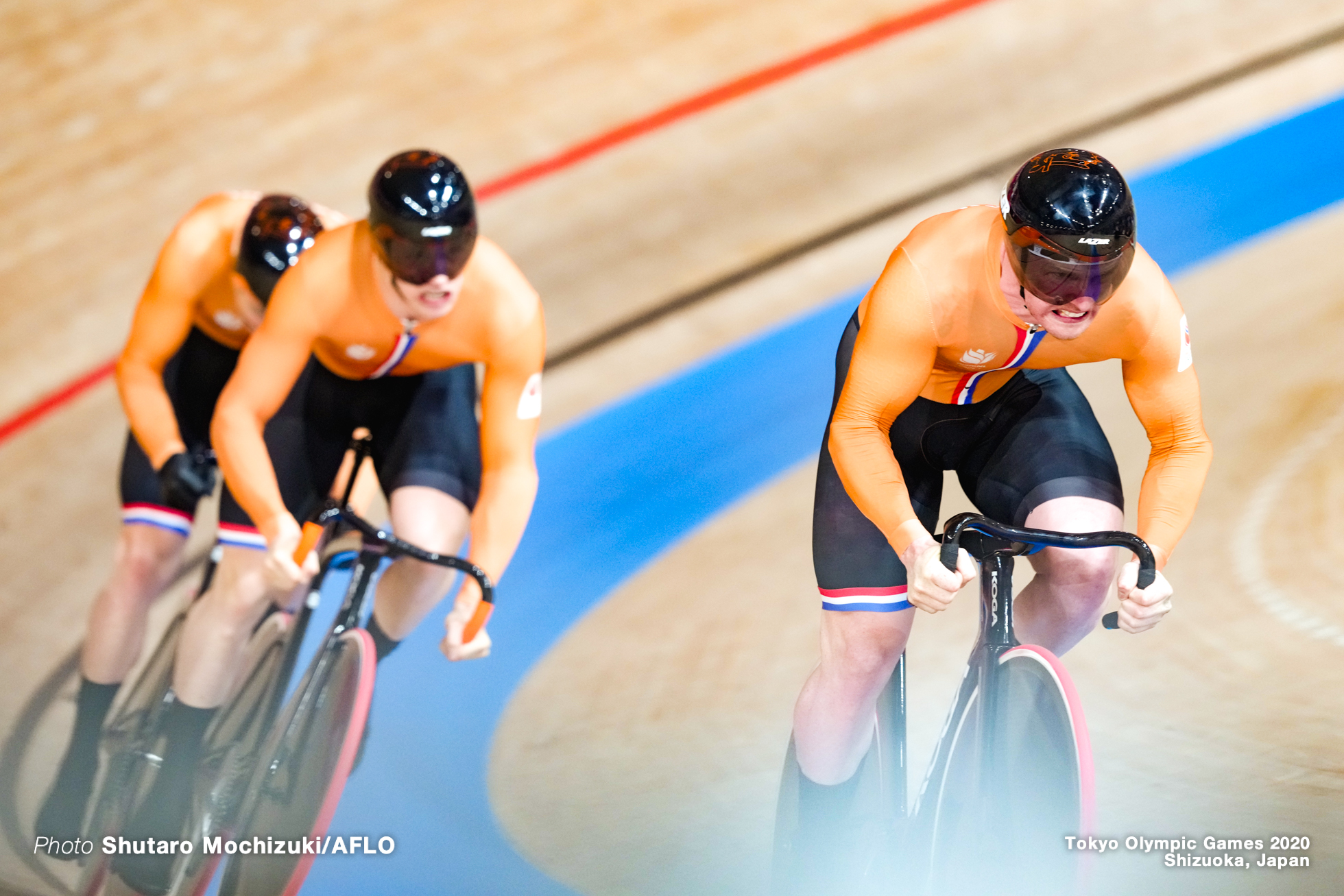 ロイ・バンデンバーグ Roy van den Berg (NED), ハリー・ラブレイセン Harrie Lavreysen (NED), マティエス・ブフリ Buchli Matthijs (NED),Men's Team Sprint Qualifying AUGUST 3, 2021 - Cycling : during the Tokyo 2020 Olympic Games at the Izu Velodrome in Shizuoka, Japan. (Photo by Shutaro Mochizuki/AFLO)