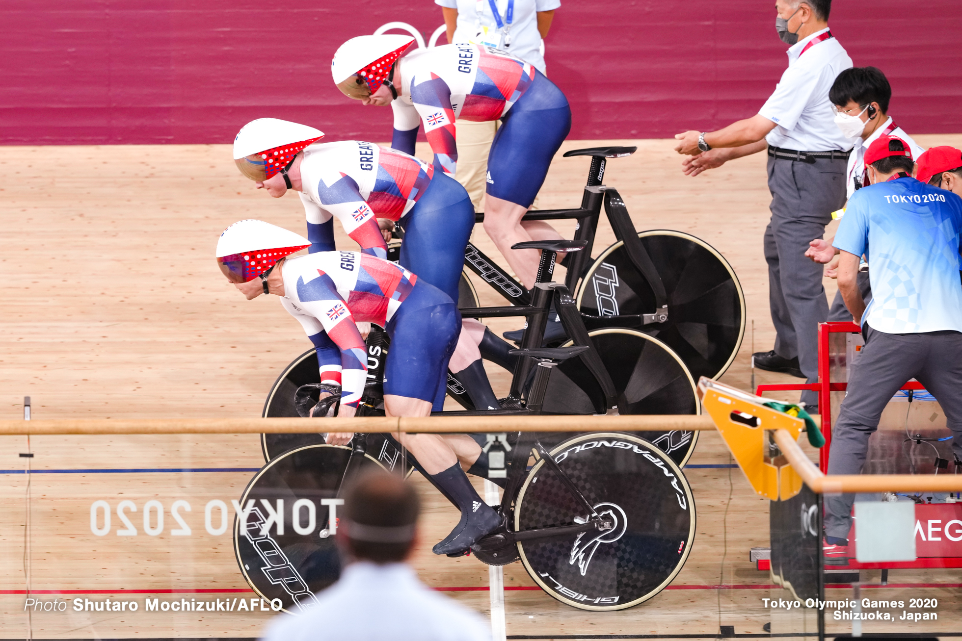 ライアン・オーウェンス Ryan Owens (GBR), ジャック・カーリン Jack Carlin (GBR), ジェイソン・ケニー Jason Kenny (GBR), Men's Team Sprint Qualifying AUGUST 3, 2021 - Cycling : during the Tokyo 2020 Olympic Games at the Izu Velodrome in Shizuoka, Japan. (Photo by Shutaro Mochizuki/AFLO)