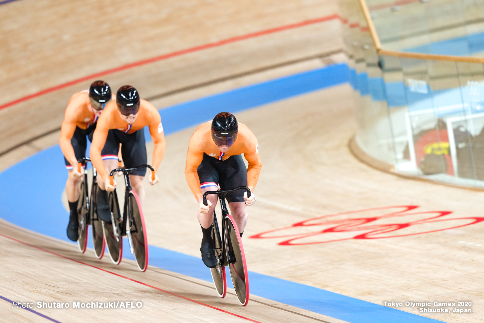 ロイ・バンデンバーグ Roy van den Berg (NED), ハリー・ラブレイセン Harrie Lavreysen (NED), ジュフリー・ホーフラント Jeffrey Hoogland (NED), Men's Team Sprint Final AUGUST 3, 2021 - Cycling : during the Tokyo 2020 Olympic Games at the Izu Velodrome in Shizuoka, Japan. (Photo by Shutaro Mochizuki/AFLO)