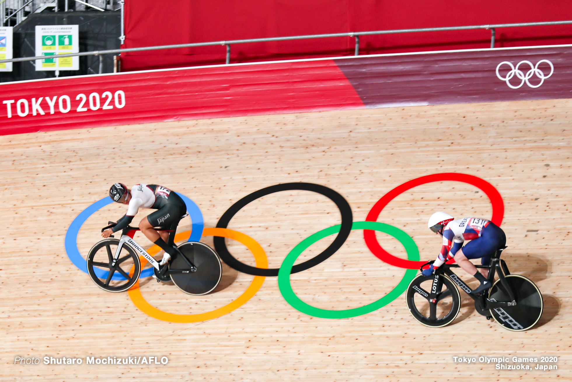 ジェイソン・ケニー Jason Kenny (GBR), 脇本雄太 Yuta Wakimoto (JPN), Men's Sprint 1/16 Final AUGUST 4, 2021 - Cycling : during the Tokyo 2020 Olympic Games at the Izu Velodrome in Shizuoka, Japan. (Photo by Shutaro Mochizuki/AFLO)