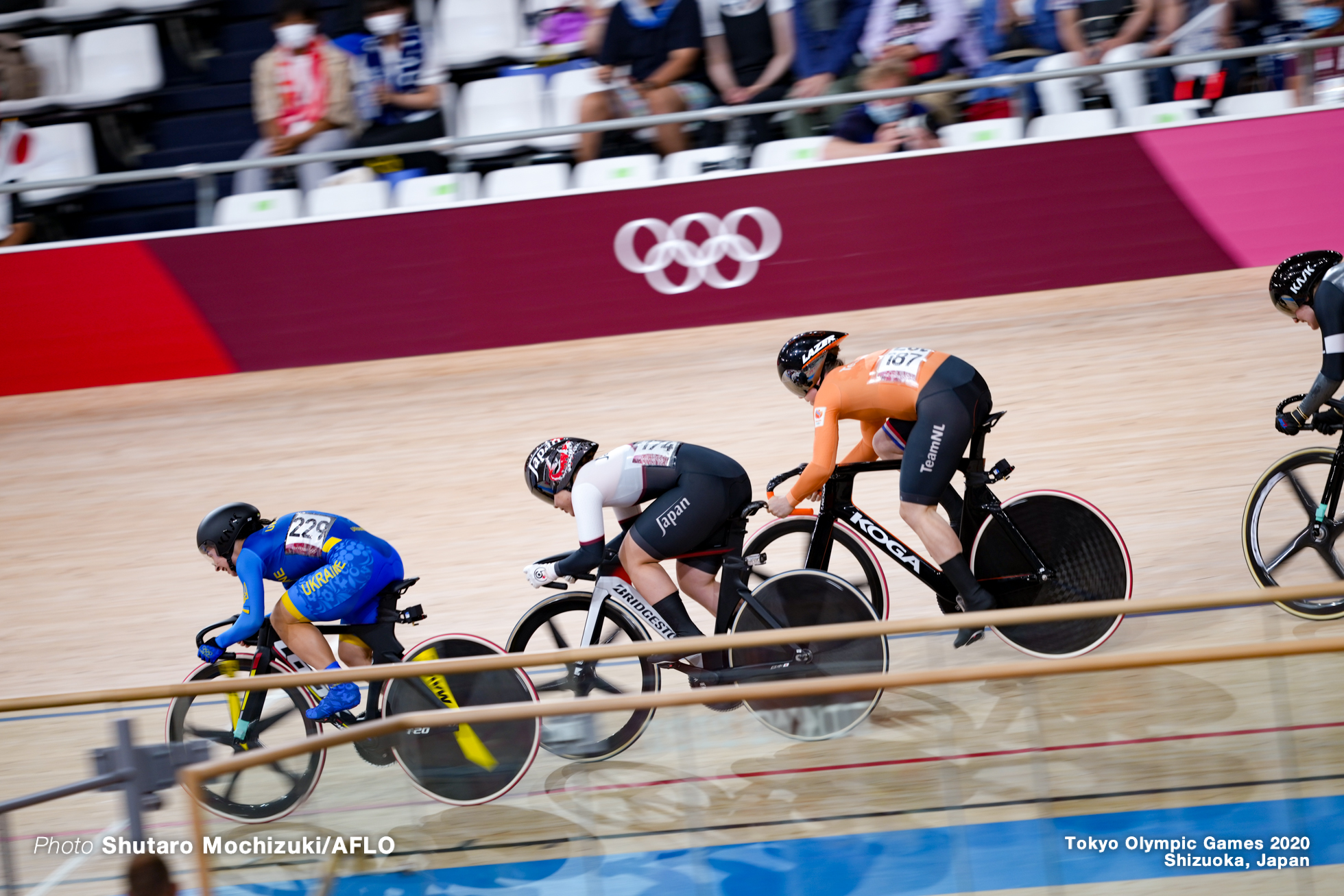 シェーン・ブラスペニンクス Shanne Braspennincx (NED), 小林優香 Yuka Kobayashi (JPN), オレナ・スタリコワ Olena Starikova (UKR), Women's Keirin 1st Round AUGUST 4, 2021 - Cycling : during the Tokyo 2020 Olympic Games at the Izu Velodrome in Shizuoka, Japan. (Photo by Shutaro Mochizuki/AFLO)