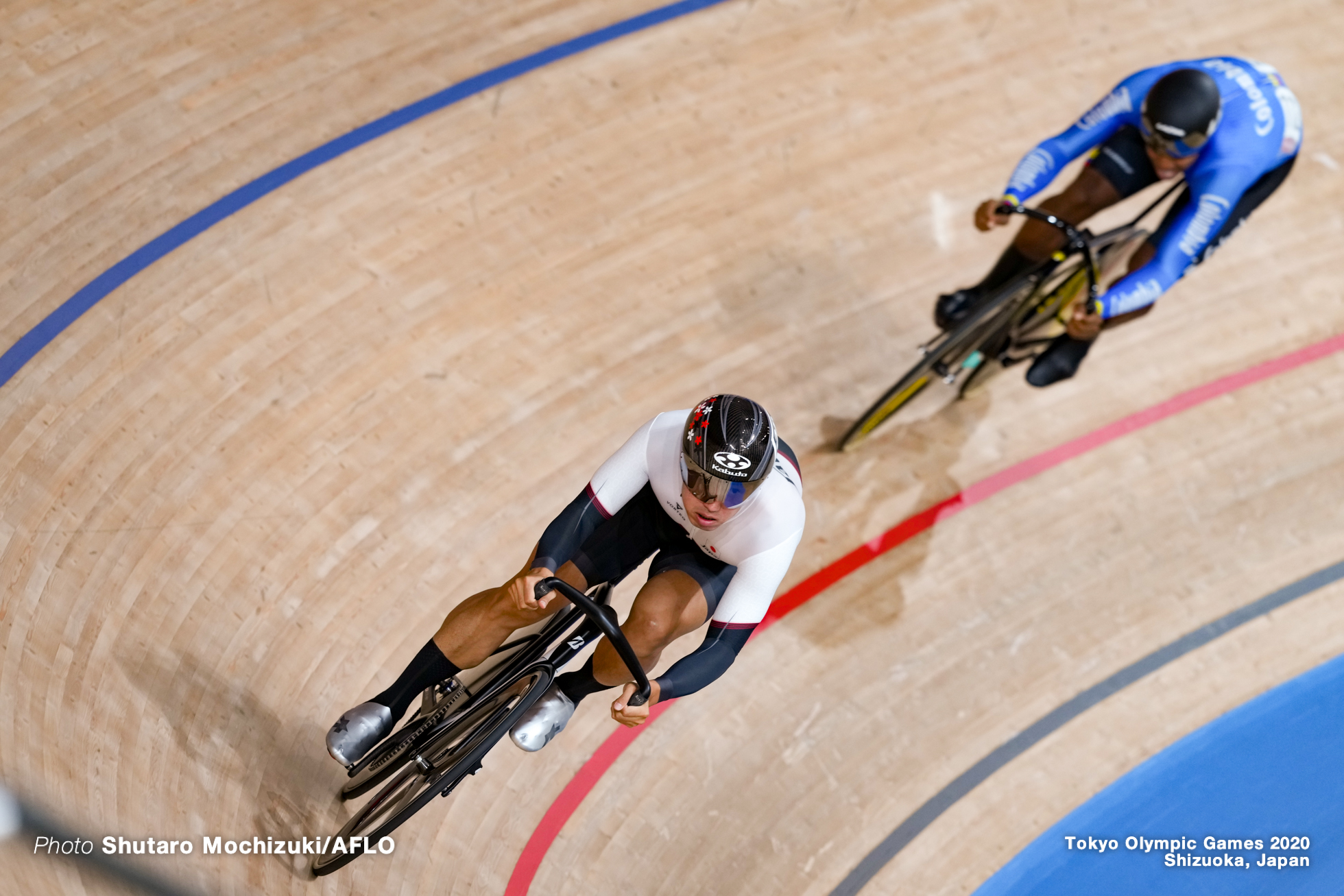 脇本雄太 Yuta Wakimoto (JPN), ケビン・キンテロ Kevin Quintero (COL), Men's Sprint 1/32 Final AUGUST 4, 2021 - Cycling : during the Tokyo 2020 Olympic Games at the Izu Velodrome in Shizuoka, Japan. (Photo by Shutaro Mochizuki/AFLO)