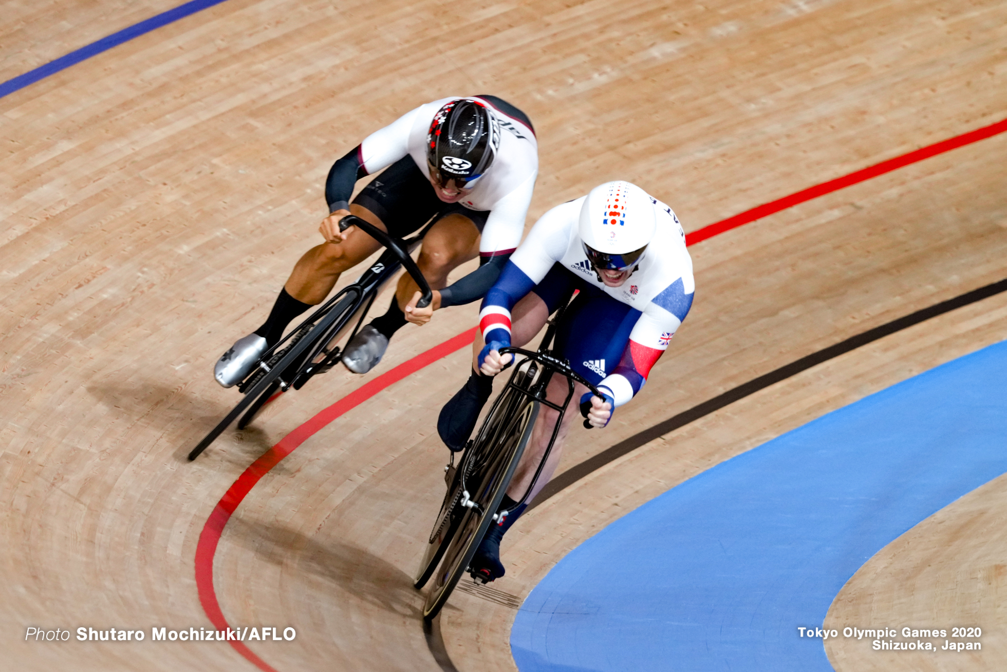 ジェイソン・ケニー Jason Kenny (GBR), 脇本雄太 Yuta Wakimoto (JPN), Men's Sprint 1/16 Final AUGUST 4, 2021 - Cycling : during the Tokyo 2020 Olympic Games at the Izu Velodrome in Shizuoka, Japan. (Photo by Shutaro Mochizuki/AFLO)