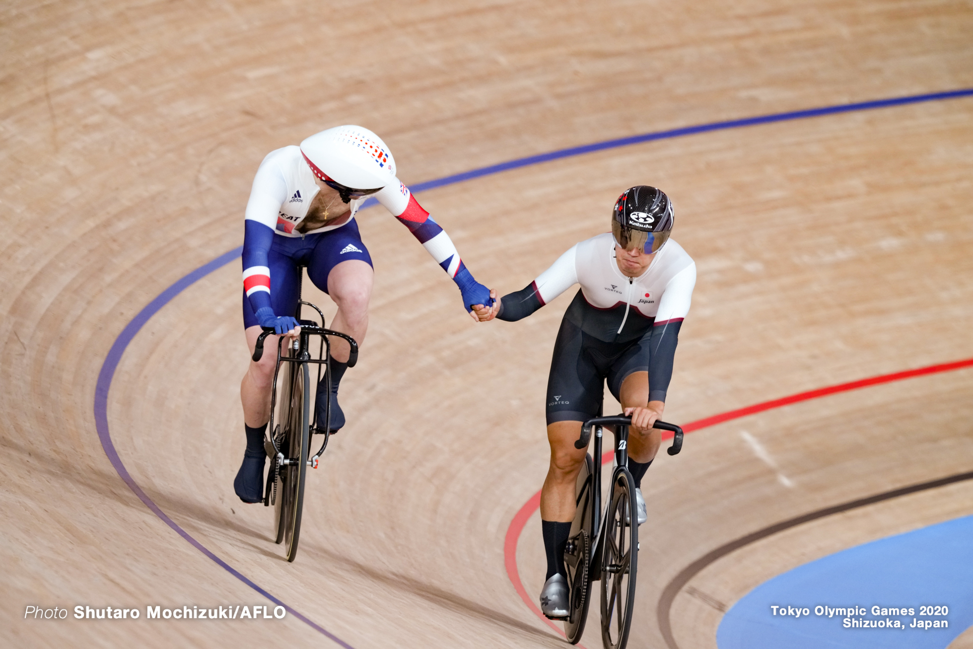 ジェイソン・ケニー Jason Kenny (GBR), 脇本雄太 Yuta Wakimoto (JPN), Men's Sprint 1/16 Final AUGUST 4, 2021 - Cycling : during the Tokyo 2020 Olympic Games at the Izu Velodrome in Shizuoka, Japan. (Photo by Shutaro Mochizuki/AFLO)