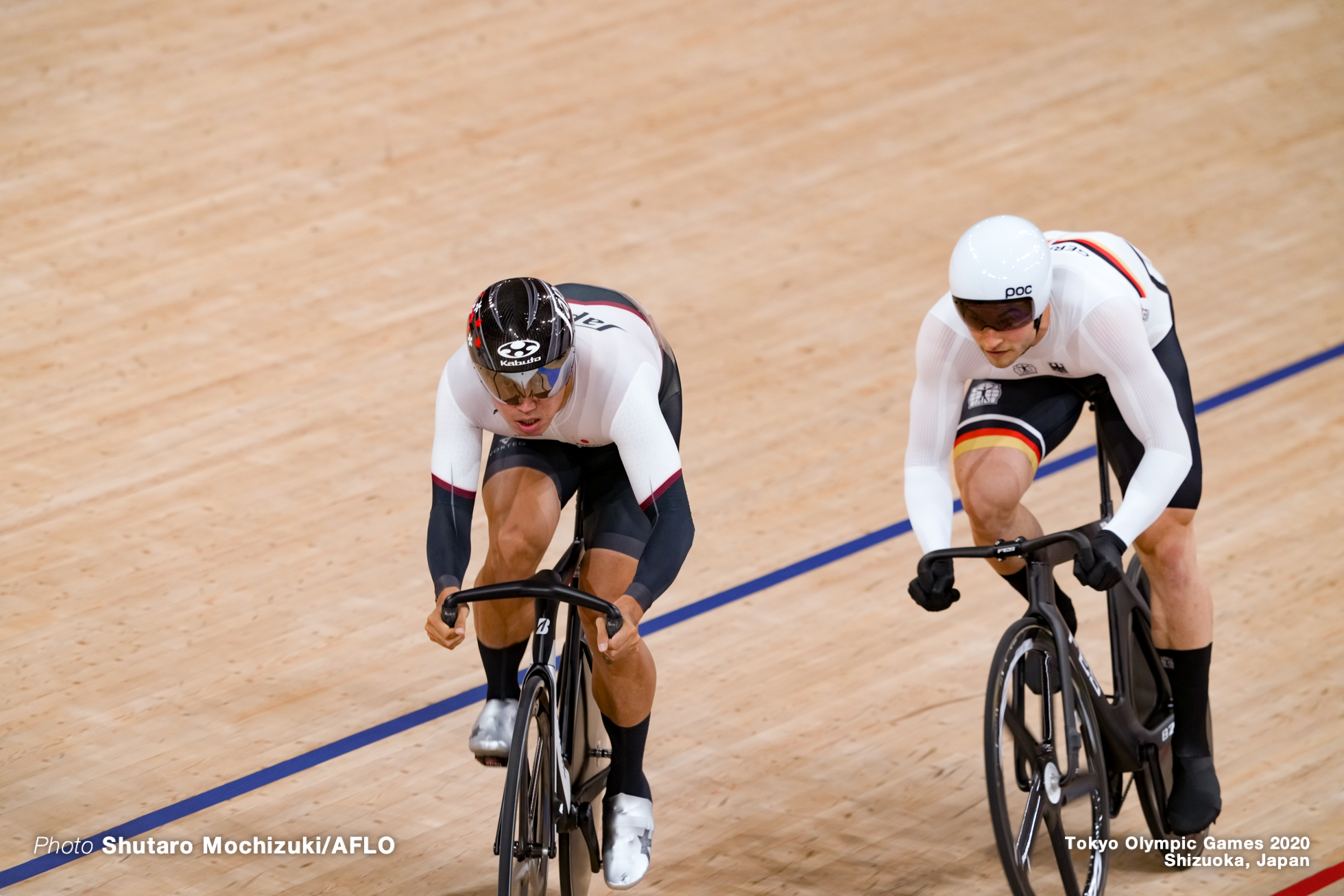 シュテファン・ボティシャー Stefan Botticher (GER), 脇本雄太 Yuta Wakimoto (JPN), Men's Sprint 1/16 Final Repechage AUGUST 4, 2021 - Cycling : during the Tokyo 2020 Olympic Games at the Izu Velodrome in Shizuoka, Japan. (Photo by Shutaro Mochizuki/AFLO)