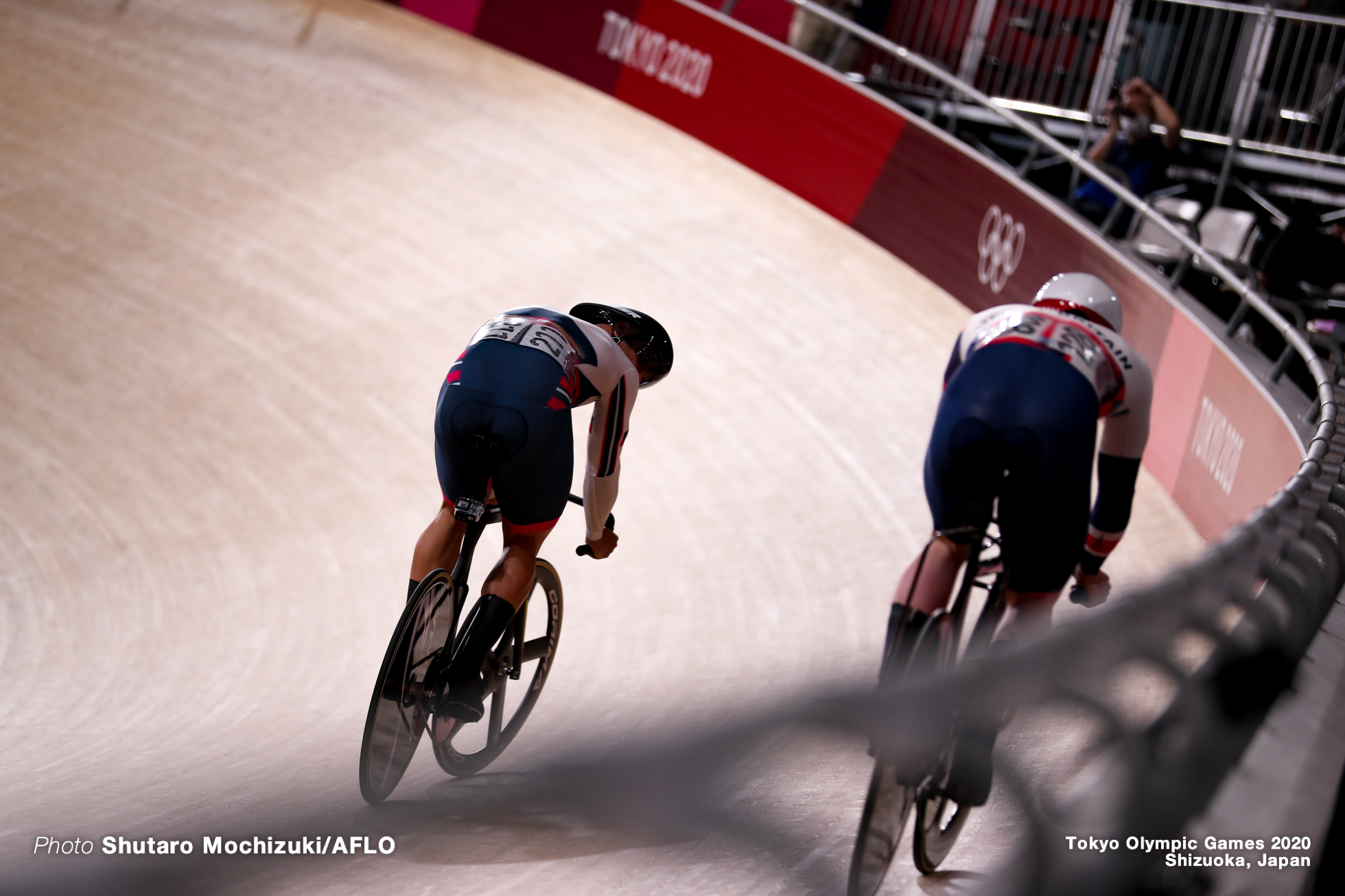 ジャック・カーリン Jack Carlin (GBR), デニス・ドミトリエフ Denis Dmitriev (ROC), Men's Sprint Final for BronzeAUGUST 6, 2021 - Cycling : during the Tokyo 2020 Olympic Games at the Izu Velodrome in Shizuoka, Japan. (Photo by Shutaro Mochizuki/AFLO)