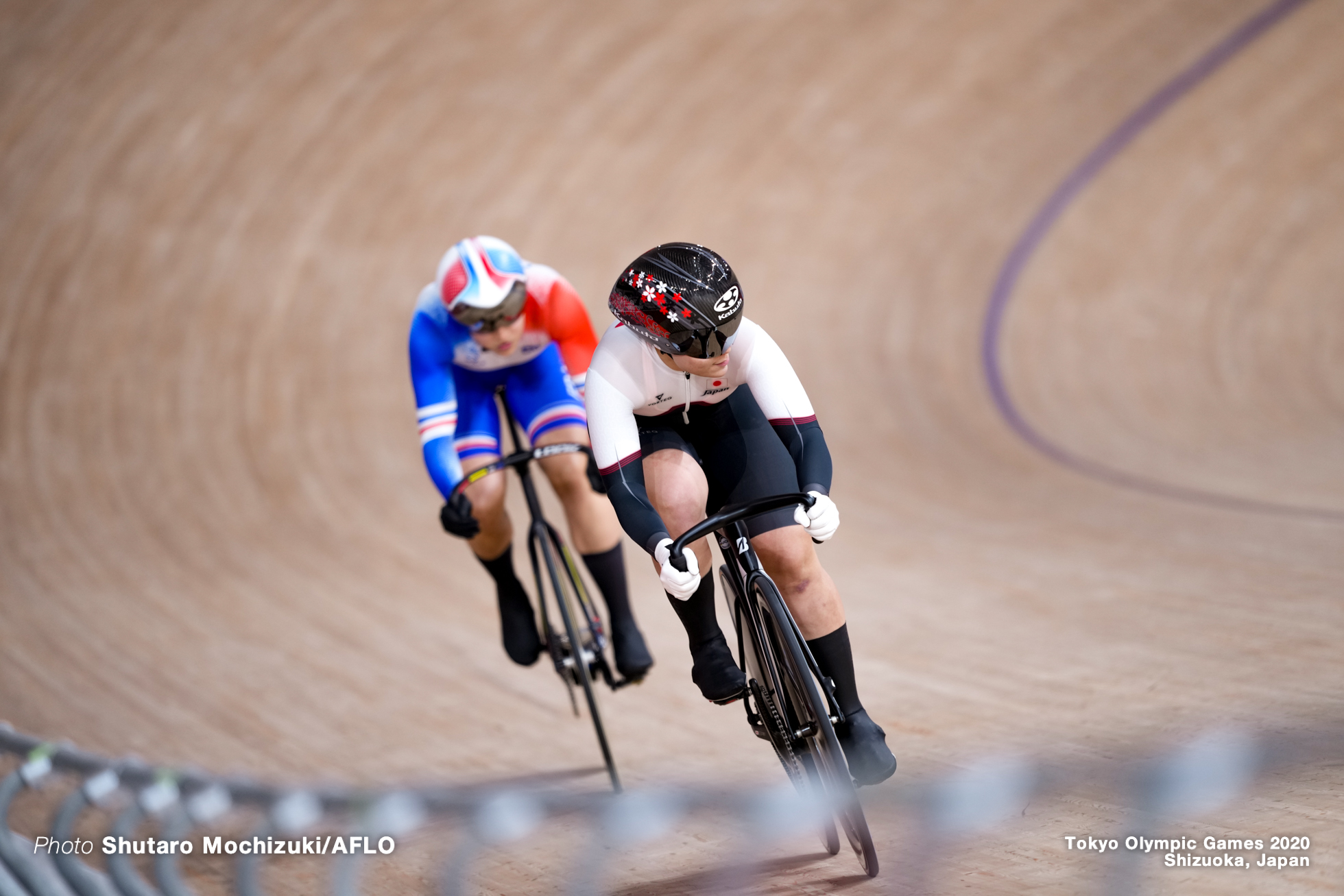 マチルド・グロ Mathilde Gros (FRA), 小林優香 Yuka Kobayashi (JPN), Women's Sprint 1/16 Final AUGUST 6, 2021 - Cycling : during the Tokyo 2020 Olympic Games at the Izu Velodrome in Shizuoka, Japan. (Photo by Shutaro Mochizuki/AFLO)