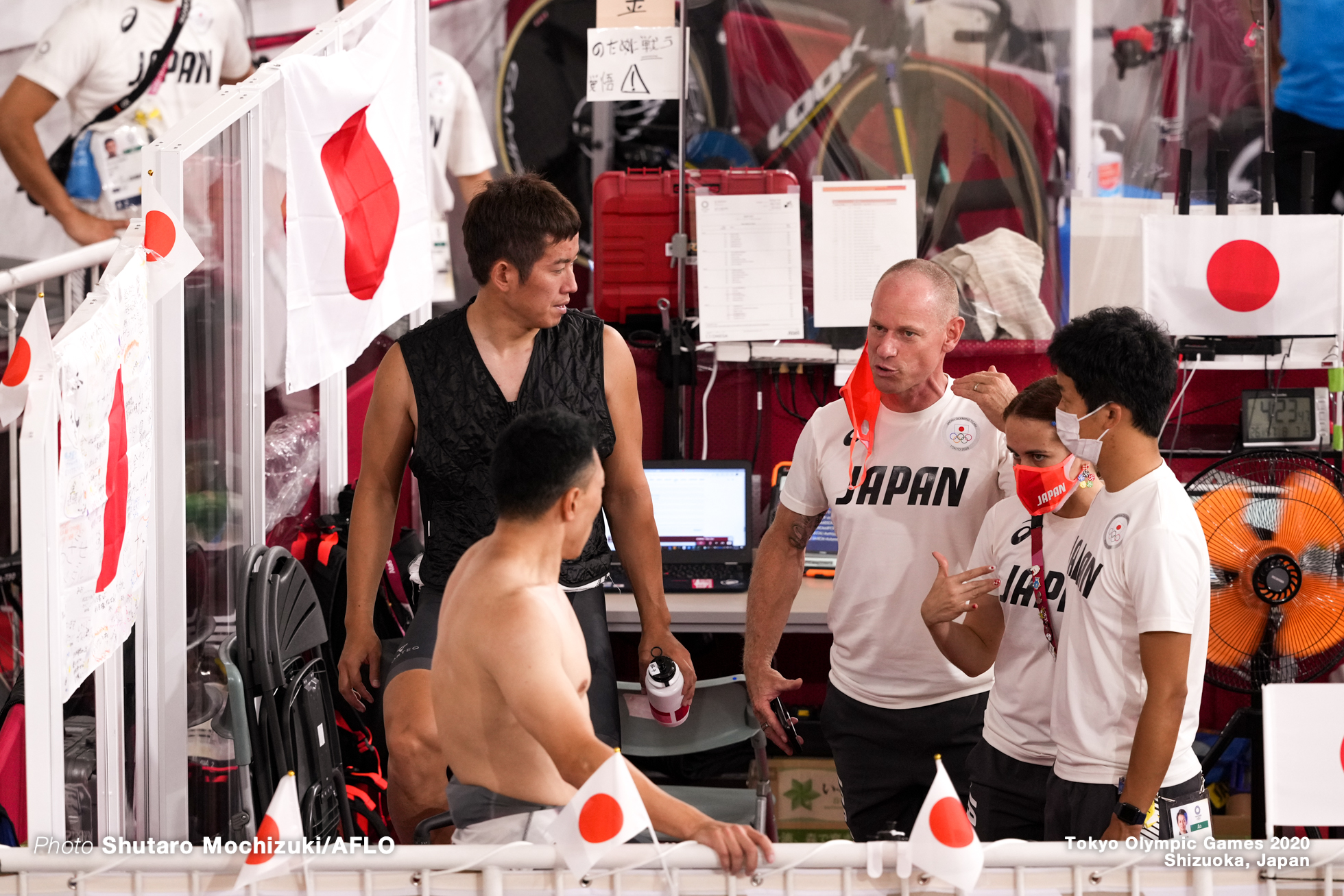 ブノワ・べトゥ 脇本雄太 Yuta Wakimoto (JPN), 新田祐大 Yudai Nitta (JPN), Men's Keirin 1st Round AUGUST 7, 2021 - Cycling : during the Tokyo 2020 Olympic Games at the Izu Velodrome in Shizuoka, Japan. (Photo by Shutaro Mochizuki/AFLO)