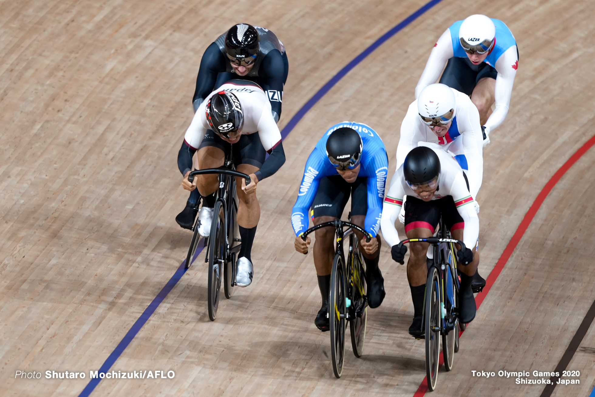 ニック・ワメス Nick Wammes (CAN), ケビン・キンテロ Kevin Santiago Quintero Chavarro (COL), トマシュ・バベク Tomas Babek (CZE), 脇本雄太 Yuta Wakimoto (JPN), カルム・サウンダース Callum Saunders (NZL), ジャイール・ジョンエンファ Jair Tjon En Fa (SUR), Men's Keirin 1st Round AUGUST 7, 2021 - Cycling : during the Tokyo 2020 Olympic Games at the Izu Velodrome in Shizuoka, Japan. (Photo by Shutaro Mochizuki/AFLO)