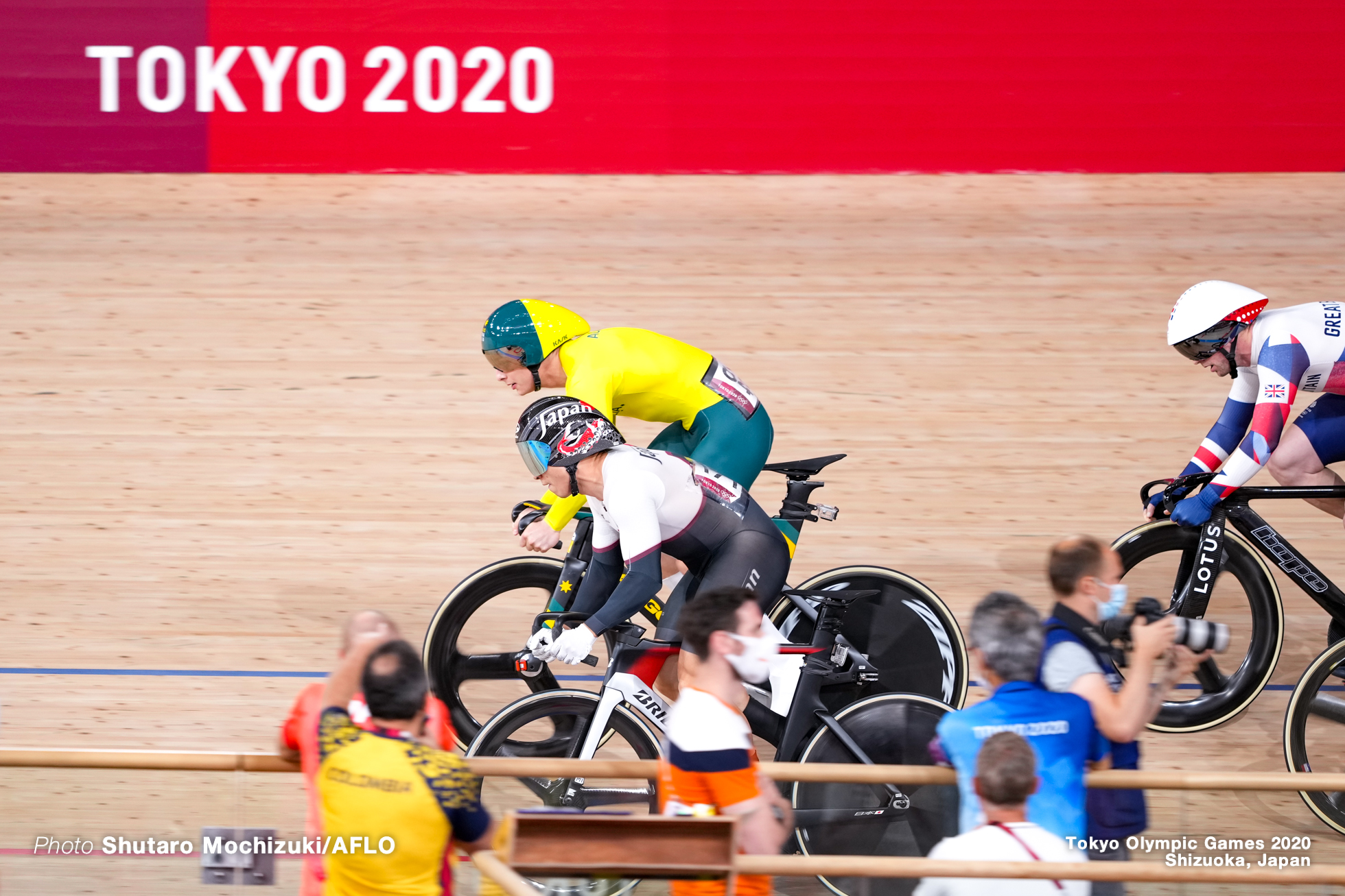 ジェイソン・ケニー Jason Kenny (GBR), マシュー・リチャードソン Matthew Richardson (AUS), 新田祐大 Yudai Nitta (JPN), Men's Keirin Quarter-Final AUGUST 8, 2021 - Cycling : during the Tokyo 2020 Olympic Games at the Izu Velodrome in Shizuoka, Japan. (Photo by Shutaro Mochizuki/AFLO)