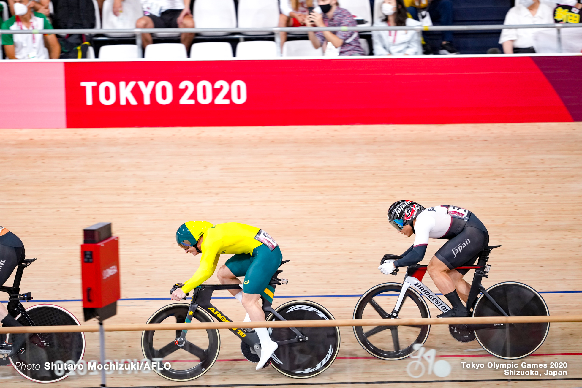 新田祐大 Yudai Nitta (JPN), マシュー・リチャードソン Matthew Richardson (AUS), Men's Keirin Quarter-Final AUGUST 8, 2021 - Cycling : during the Tokyo 2020 Olympic Games at the Izu Velodrome in Shizuoka, Japan. (Photo by Shutaro Mochizuki/AFLO)