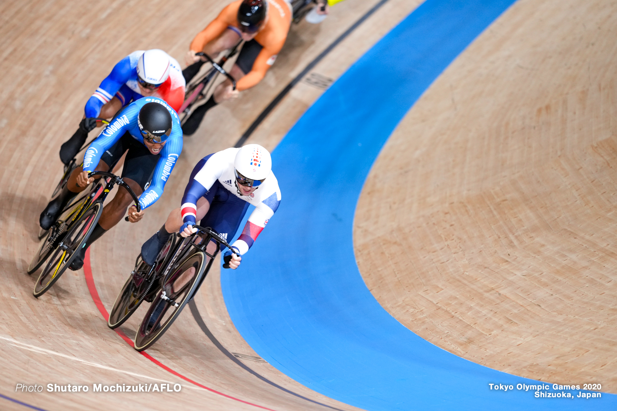 Men's Keirin Quarter-Final ケビン・キンテロ Kevin Santiago Quintero Chavarro (COL), ライアン・エラル Rayan Helal (FRA), ジェイソン・ケニー Jason Kenny (GBR), AUGUST 8, 2021 - Cycling : during the Tokyo 2020 Olympic Games at the Izu Velodrome in Shizuoka, Japan. (Photo by Shutaro Mochizuki/AFLO)