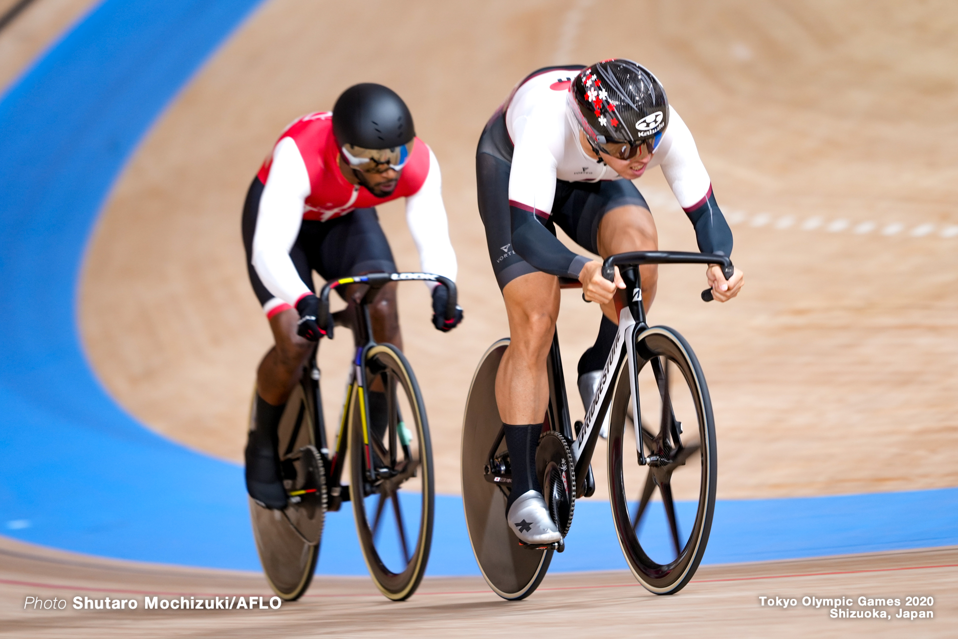 脇本雄太 Yuta Wakimoto (JPN), クウェシ・ブラウン Kwesi Browne (TTO), Men's Keirin Final 7-12 AUGUST 8, 2021 - Cycling : during the Tokyo 2020 Olympic Games at the Izu Velodrome in Shizuoka, Japan. (Photo by Shutaro Mochizuki/AFLO)