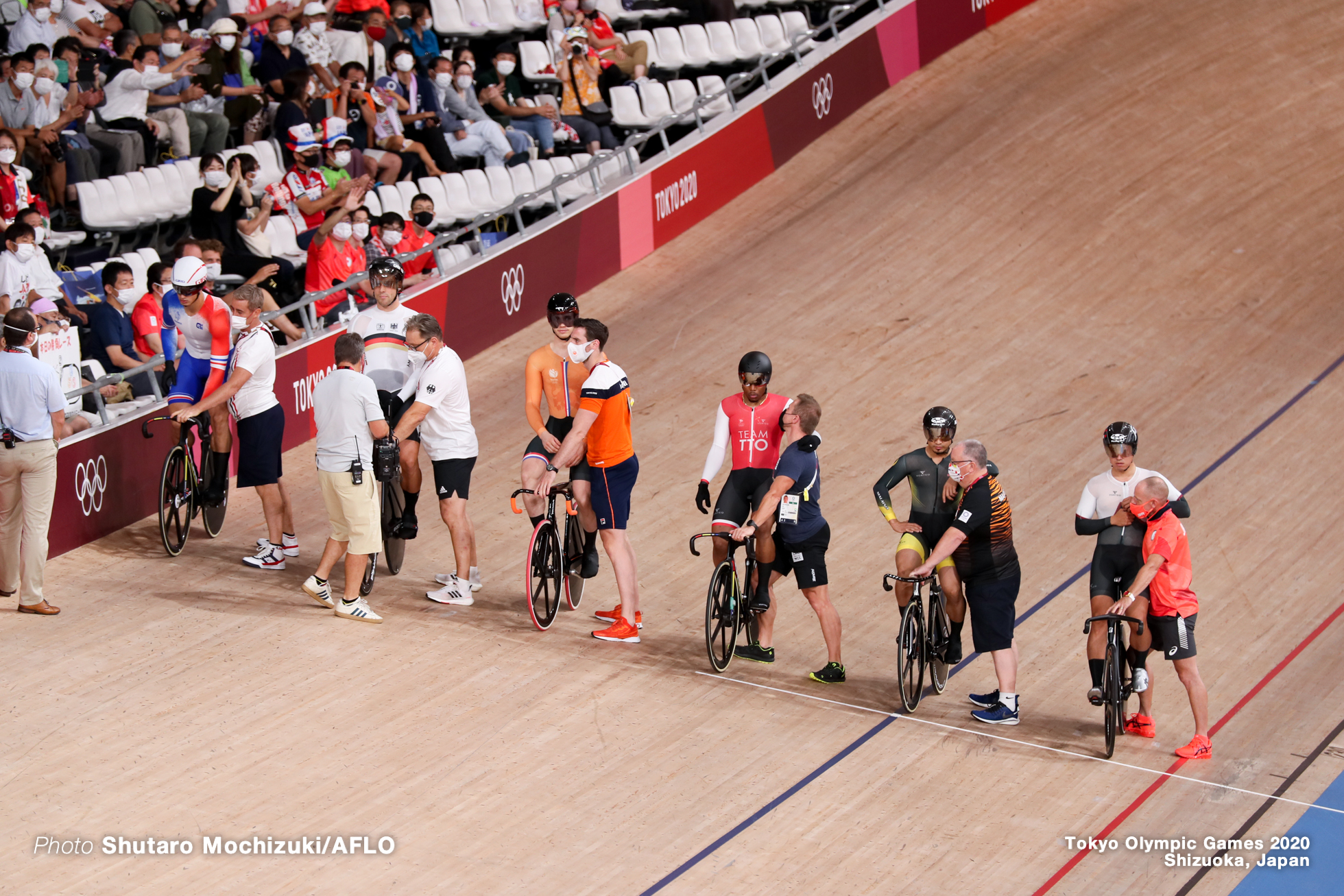 ライアン・エラル Rayan Helal (FRA), マキリミリアン・レビ Maximilian Levy (GER), 脇本雄太 Yuta Wakimoto (JPN), アジズルハスニ・アワン Mohd Azizulhasni Awang (MAS), ハリー・ラブレイセン Harrie Lavreysen (NED), ニコラス・ポール Nicholas Paul (TTO), Men's Keirin Semi-Final AUGUST 8, 2021 - Cycling : during the Tokyo 2020 Olympic Games at the Izu Velodrome in Shizuoka, Japan. (Photo by Shutaro Mochizuki/AFLO)