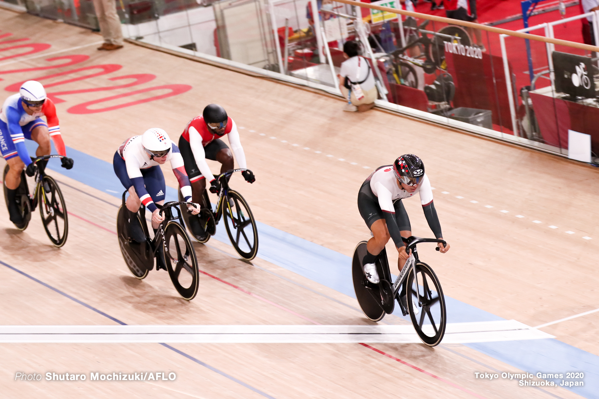 Men's Keirin Final 7-12 ライアン・エラル Rayan Helal (FRA), ジャック・カーリン Jack Carlin (GBR), 脇本雄太 Yuta Wakimoto (JPN), AUGUST 8, 2021 - Cycling : during the Tokyo 2020 Olympic Games at the Izu Velodrome in Shizuoka, Japan. (Photo by Shutaro Mochizuki/AFLO)