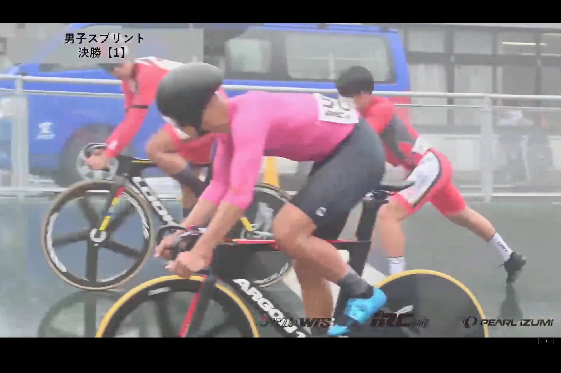 雨 の 日 の 自転車 レース