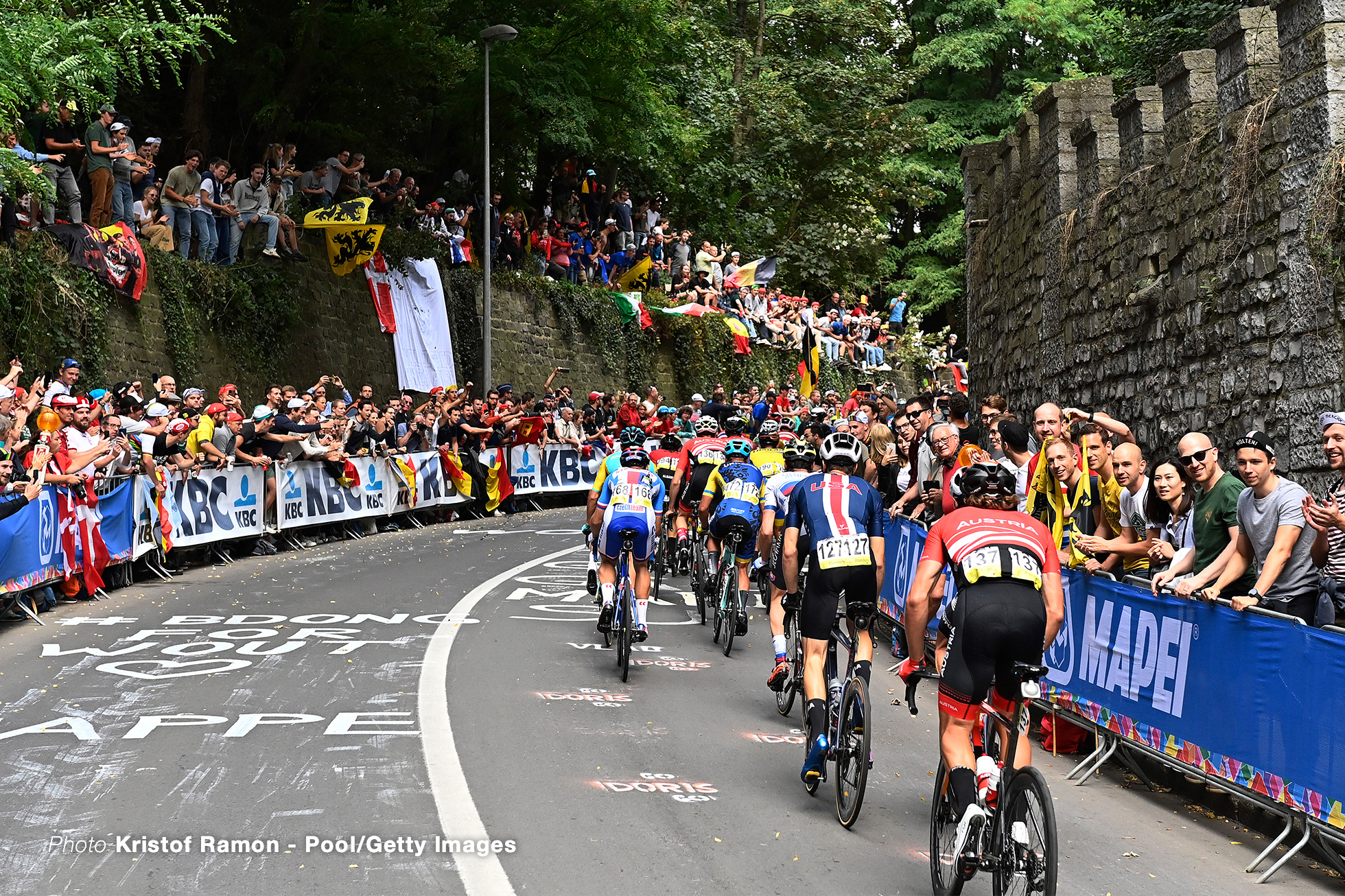 LEUVEN, BELGIUM - SEPTEMBER 26: A general view of the peloton while fans cheer during the 94th UCI Road World Championships 2021 - Men Elite Road Race a 268,3km race from Antwerp to Leuven / #flanders2021 / on September 26, 2021 in Leuven, Belgium. (Photo by Kristof Ramon - Pool/Getty Images)