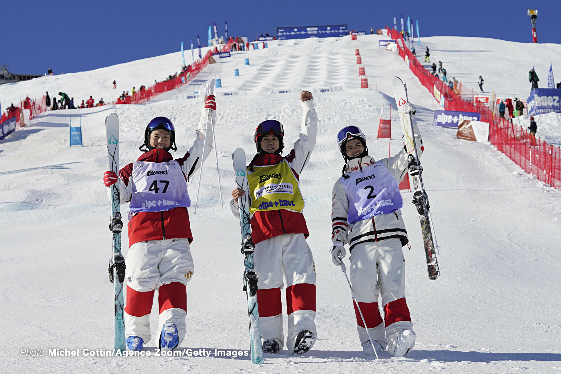 原大智 ALPE D'HUEZ, FRANCE - DECEMBER 17: Daichi Hara of Team Japan takes 2nd place, Ikuma Horishima of Team Japan takes 1st place, Mikael Kingsbury of Team Canada takes 3rd place during the FIS Freestyle Ski World Cup Men's and Women's Moguls on December 17, 2021 in Alpe d'Huez, France. (Photo by Michel Cottin/Agence Zoom/Getty Images)