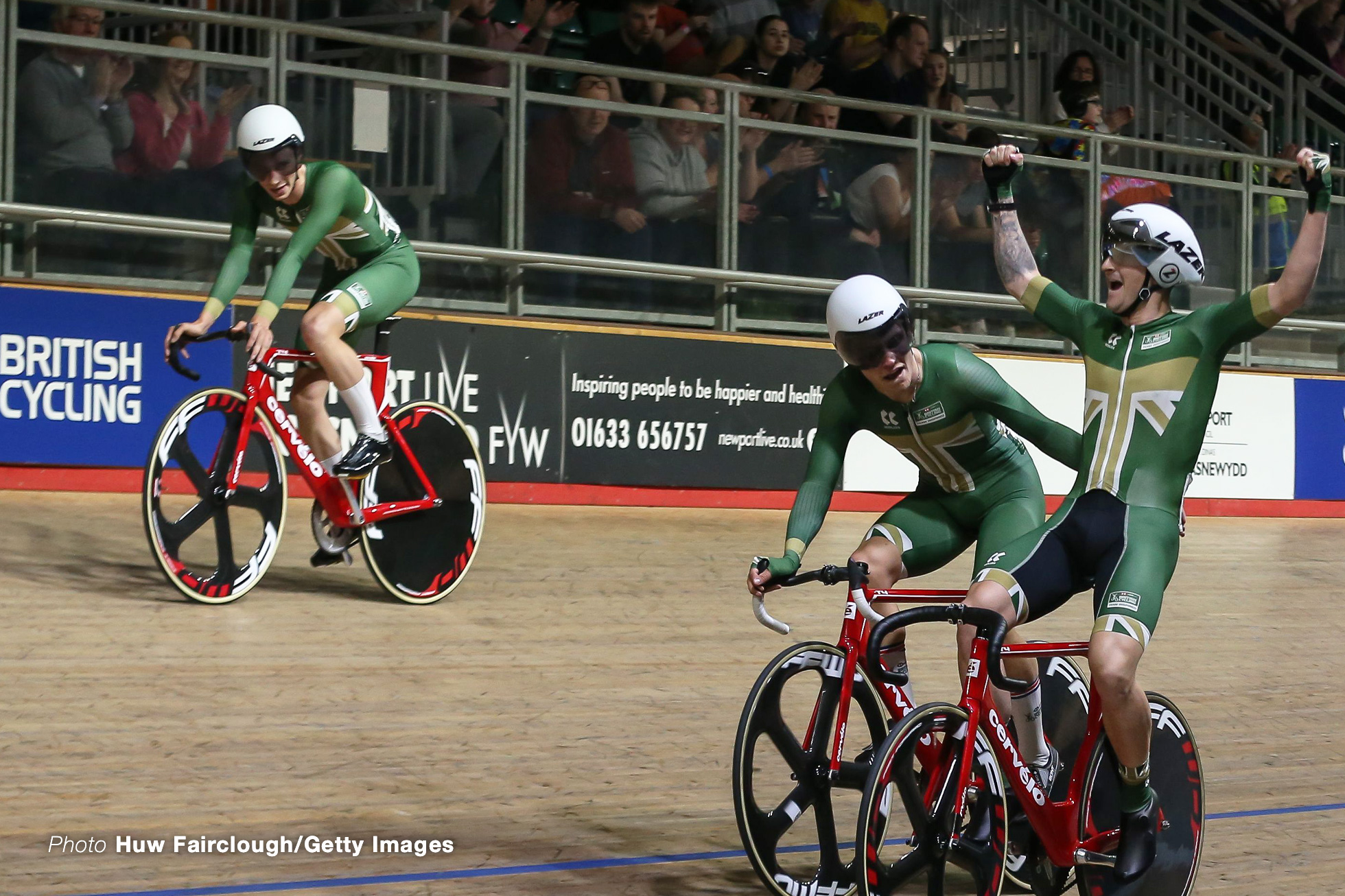 ウィリアム・ティドボール NEWPORT, WALES - MARCH 06: Will Tidball celebrates winning the men's Scratch race at the British Cycling National Track Championships 2022 at The Geraint Thomas National Velodrome of Wales on March 06, 2022 in Newport, Wales. (Photo by Huw Fairclough/Getty Images)