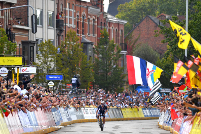 LEUVEN, BELGIUM - SEPTEMBER 26: Julian Alaphilippe of France celebrates at finish line as race winner during the 94th UCI Road World Championships 2021 - Men Elite Road Race a 268,3km race from Antwerp to Leuven / #flanders2021 / on September 26, 2021 in Leuven, Belgium. (Photo by Luc Claessen/Getty Images)