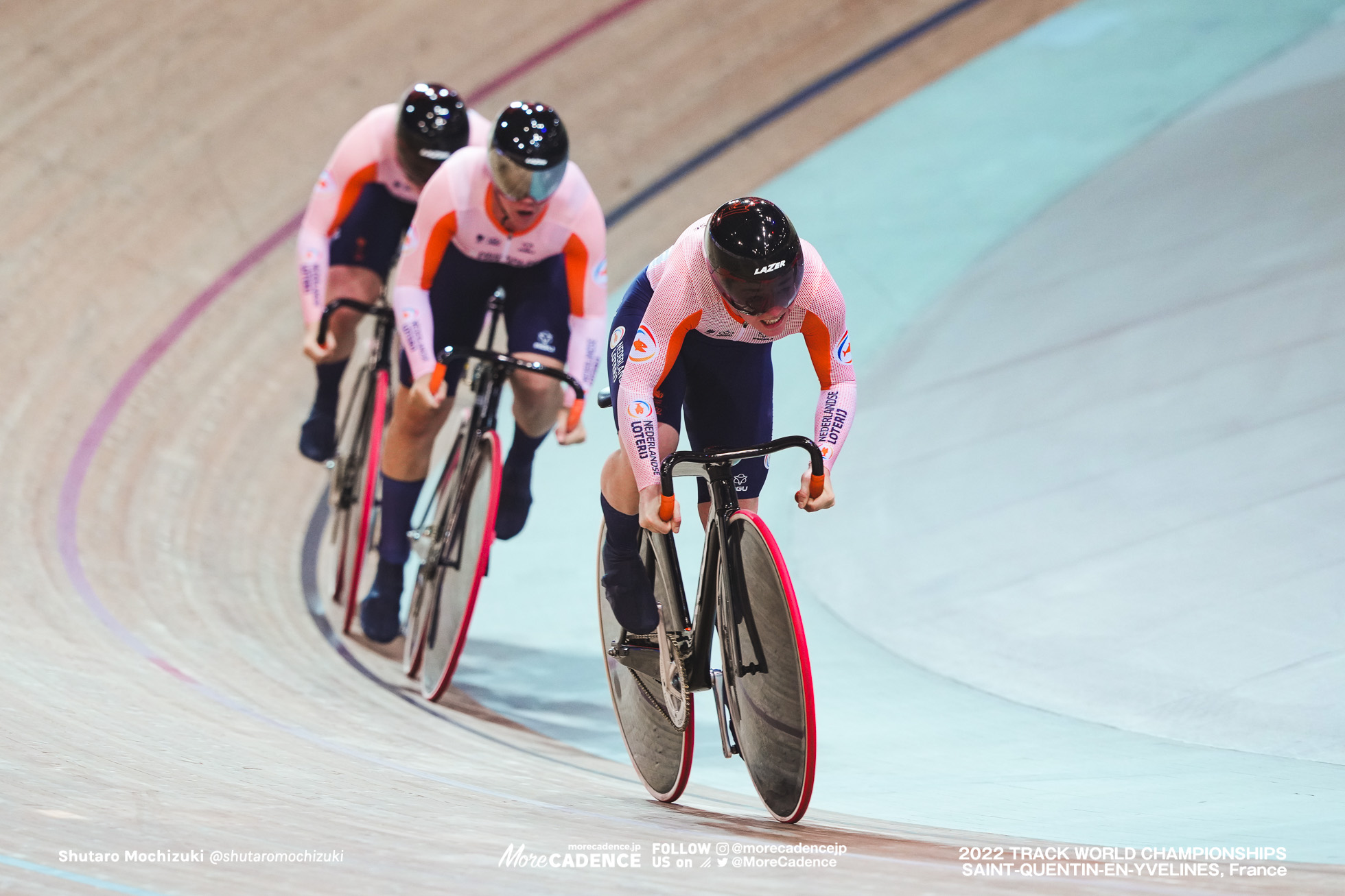 キーラ・ランベリン, LAMBERINK Kyra, シェーン・ブラスペニンクス, BRASPENNINCX Shanne, ステフィー・ファンデルピート, van der PEET Steffie, NED, Qualifying, Women's Team Sprint, 2022 Track World Championships, Saint-Quentin-en-Yvelines, France