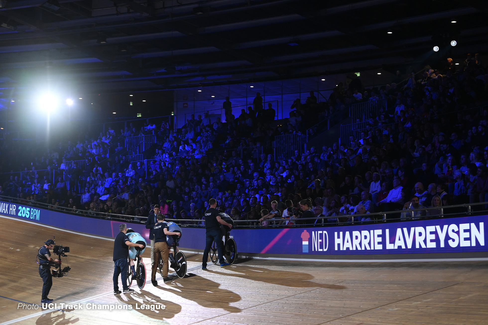 ハリー・ラブレイセン Harrie Lavreysen of The Netherlands, トム・デラシェ Tom Derache of France, 中野慎詞 Shinji Nakano of Japan in the Mens Sprint First Round, UCI Track Champions League, Round 2: Berlin