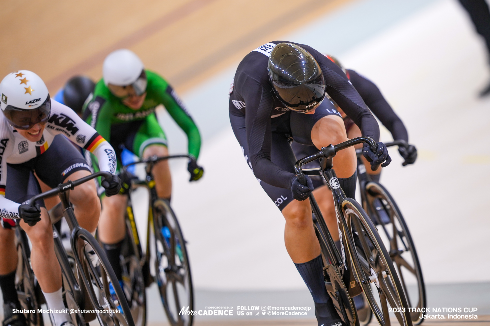 梅川風子, エルレス・アンドリュース, ANDREWS Ellesse, NZL, エマ・ヒンツェ, HINZE Emma, GER, 女子ケイリン1回戦, WOMEN'S Keirin 1st Round, 2023トラックネーションズカップ ジャカルタ, 2023 TRACK NATIONS CUP Jakarta, Indonesia