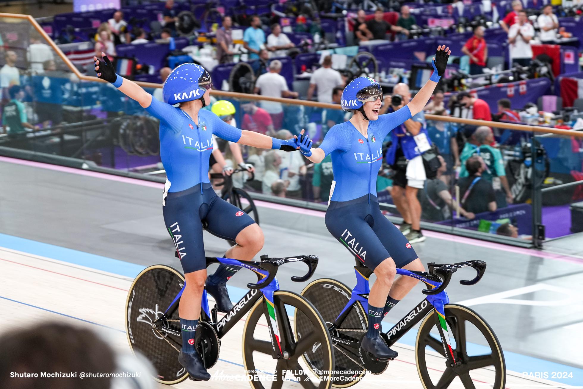 ヴィットーリア・グアッツィーニ GUAZZINI Vittoria, キアラ・コンソーニ CONSONNI Chiara, ITA, womens madison, Olympic Games Paris 2024, Saint-Quentin-en-Yvelines Velodrome, August 09, 2024 in Paris, France