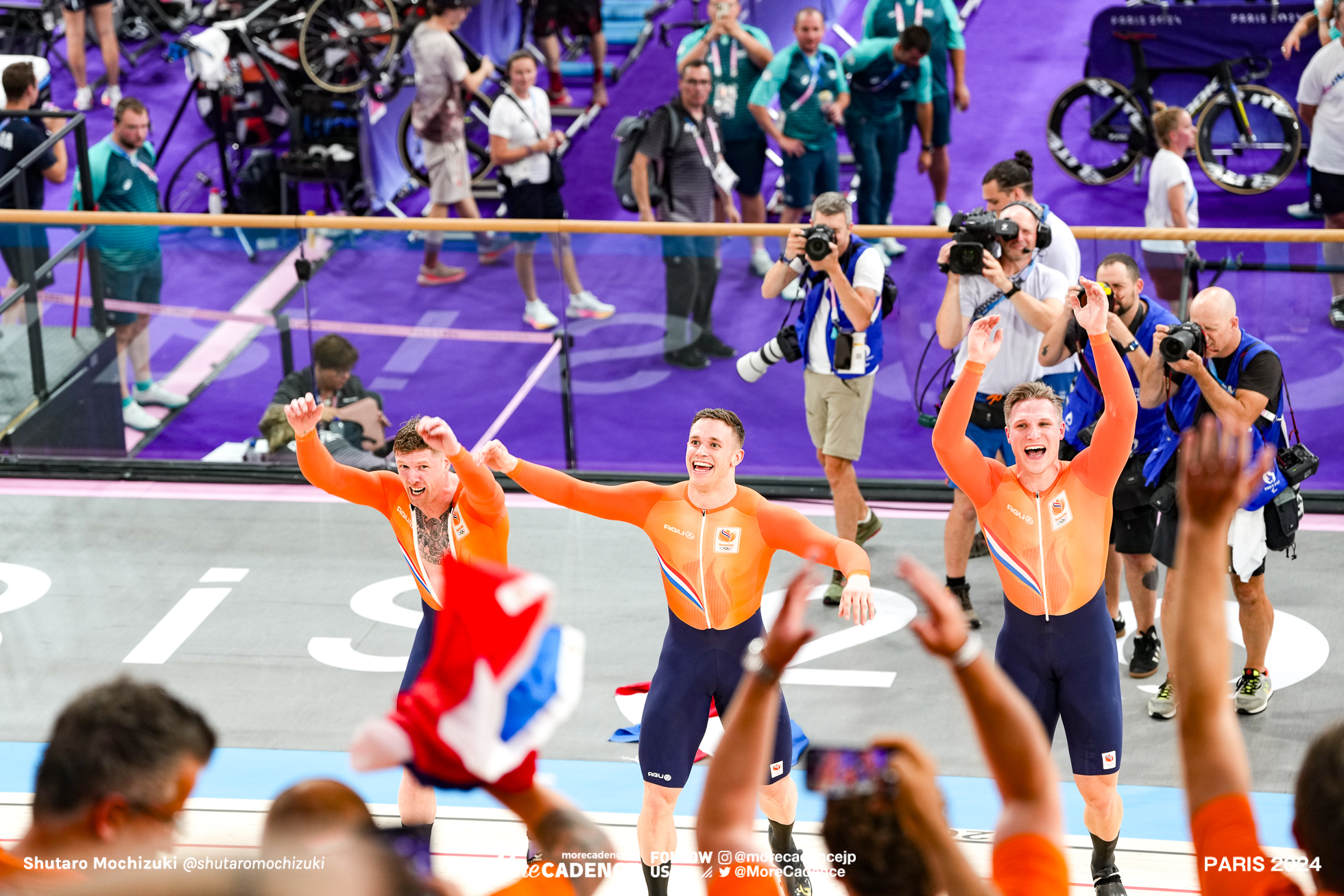 ジェフリー・ホーフラント HOOGLAND Jeffrey, ハリー・ラブレイセン LAVREYSEN Harrie, ロイ・バンデンバーグ van den BERG Roy, Netherlands, mens team sprint, Olympic Games Paris 2024, Saint-Quentin-en-Yvelines Velodrome, August 06, 2024 in Paris, France