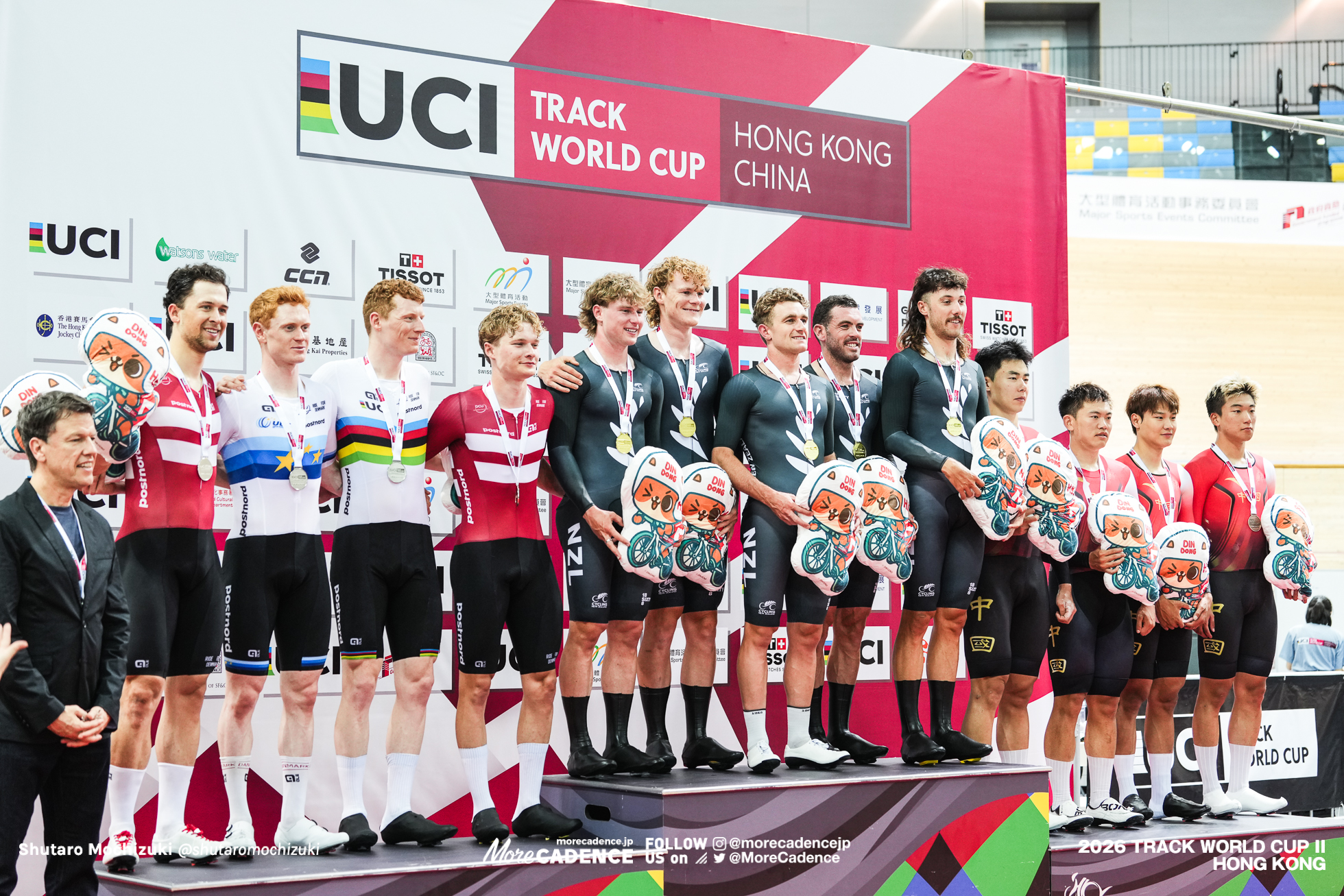 マーシャル・アーウッド, ERWOOD Marshall, NZL, ジョージ・ジャクソン, JACKSON George, NZL, ニコラス・ケルゴゾウ, KERGOZOU DE LA BOESSIERE Nicholas, NZL, ダニエル・モートン, MORTON Daniel, NZL, キーガン・ホーンブロー, HORNBLOW Keegan , NZL, ロビン・スキーヴィル, SKIVILD Robin, DEN, フレデリック・マドセン, MADSEN Frederik, DEN, トール・ニールセン, NIELSEN Thor, DEN, オスカー・ウィンクラー, WINKLER Oskar, DEN, リ・ニー, LI Ni, CHN, ペイ・チャンギュー, PEI Zhengyu, CHN, 孙海蛟 サン・ハイジャオ, SUN Haijiao, CHN, ウー・ジュンジェ, WU Junjie, CHN, 男子チームパシュート, 表彰, MEN'S Team Pursuit, Podium, 2026ワールドカップ第2戦, 香港, 2026 UCI Track World Cup, Round 2, Hong Kong